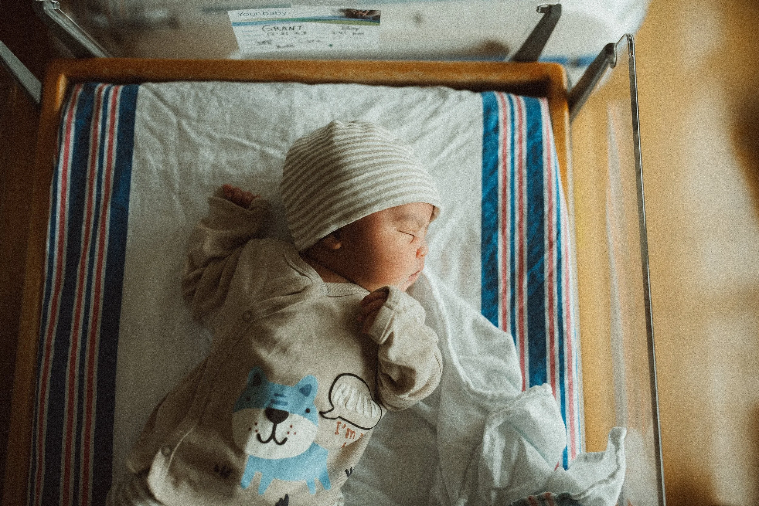 Cincinnati Newborn Photographer - Cincinnati Fresh 48 Photographer - Mercy Anderson Hospital Newborn Photography-6-6.jpg