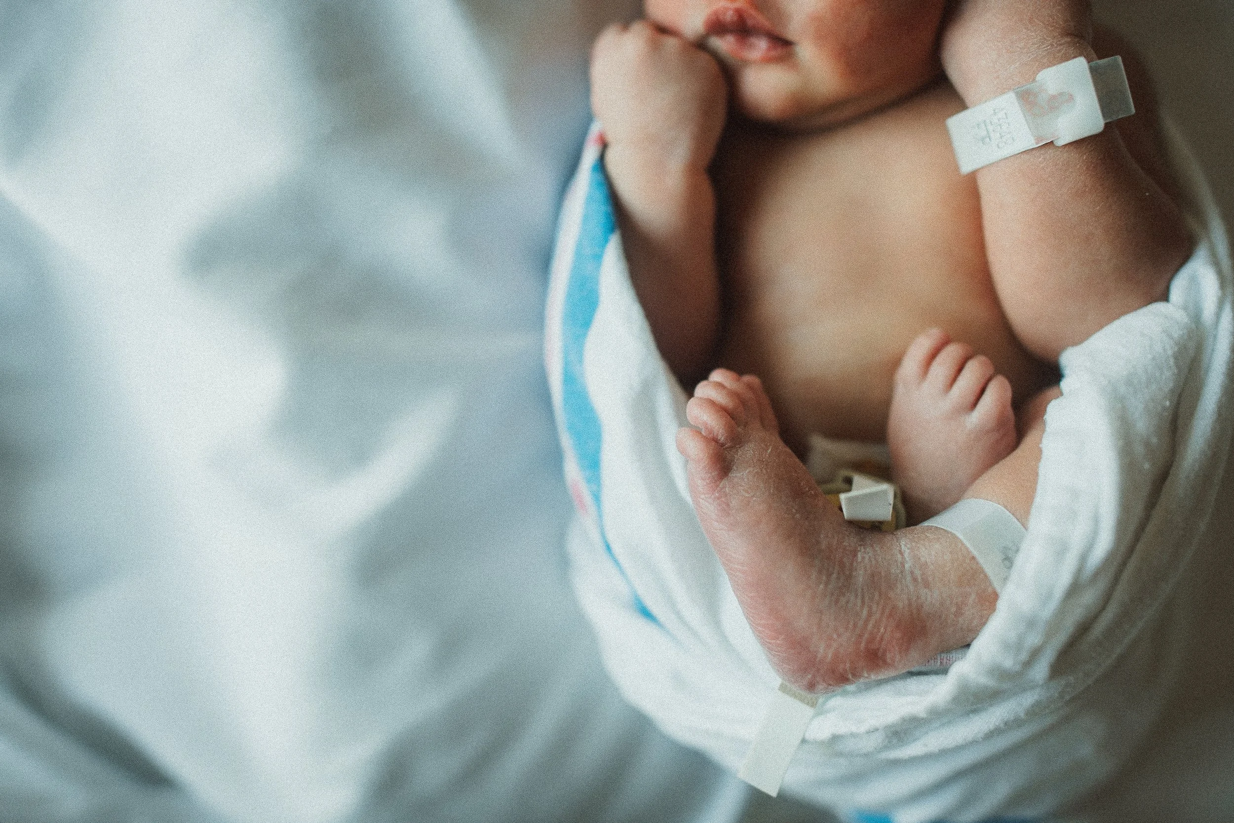 Cincinnati Newborn Photographer - Cincinnati Fresh 48 Photographer - Mercy Anderson Hospital Newborn Photography-7-2.jpg