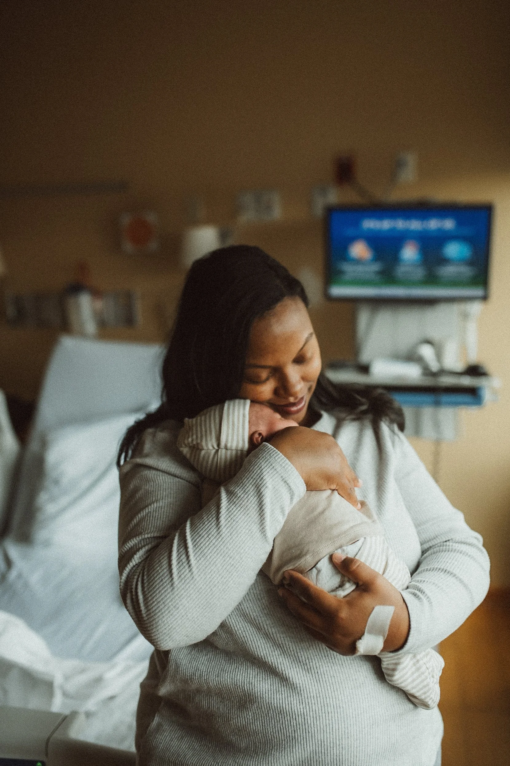 Cincinnati Newborn Photographer - Cincinnati Fresh 48 Photographer - Mercy Anderson Hospital Newborn Photography-12.jpg