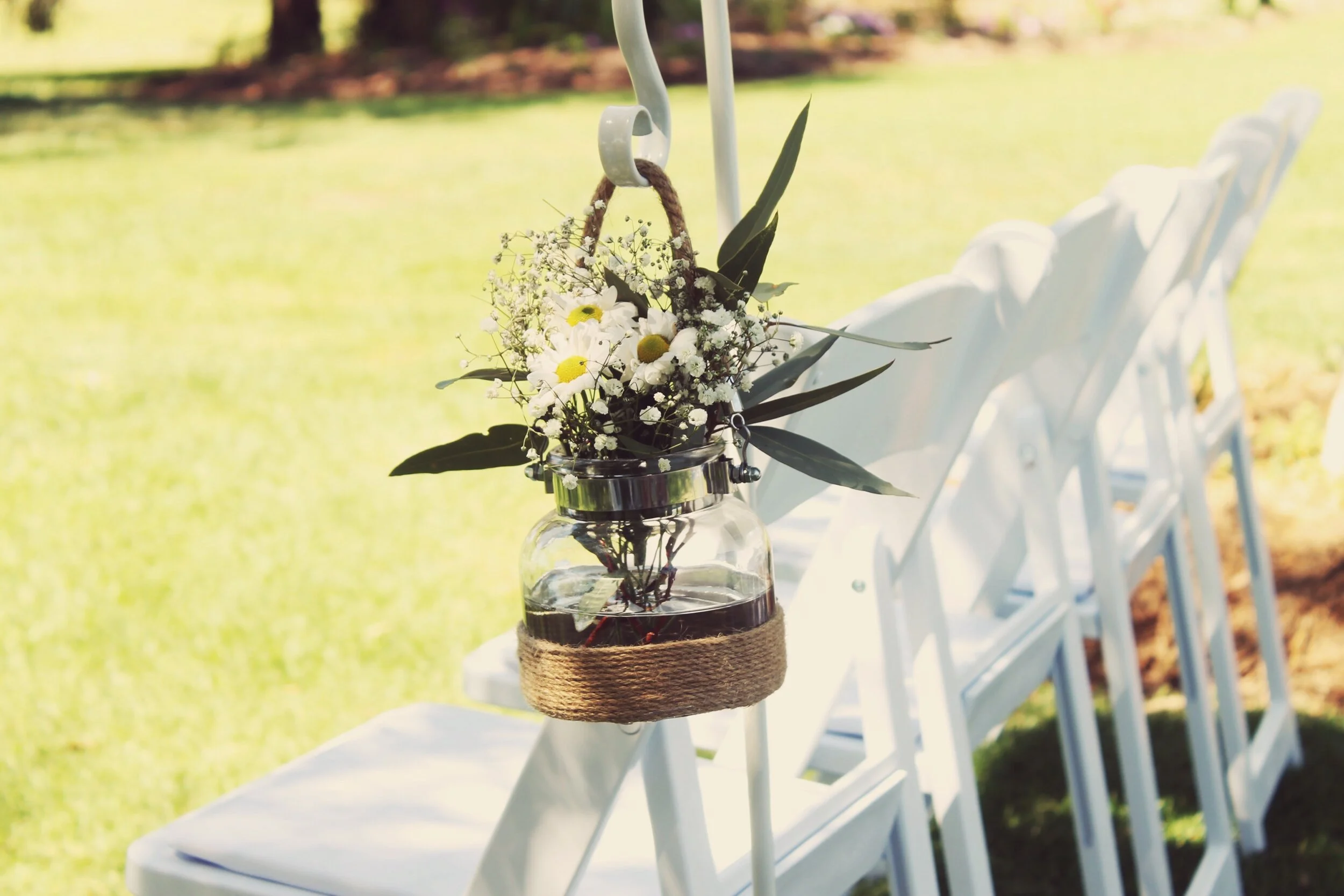 Hanging rustic style vase.png