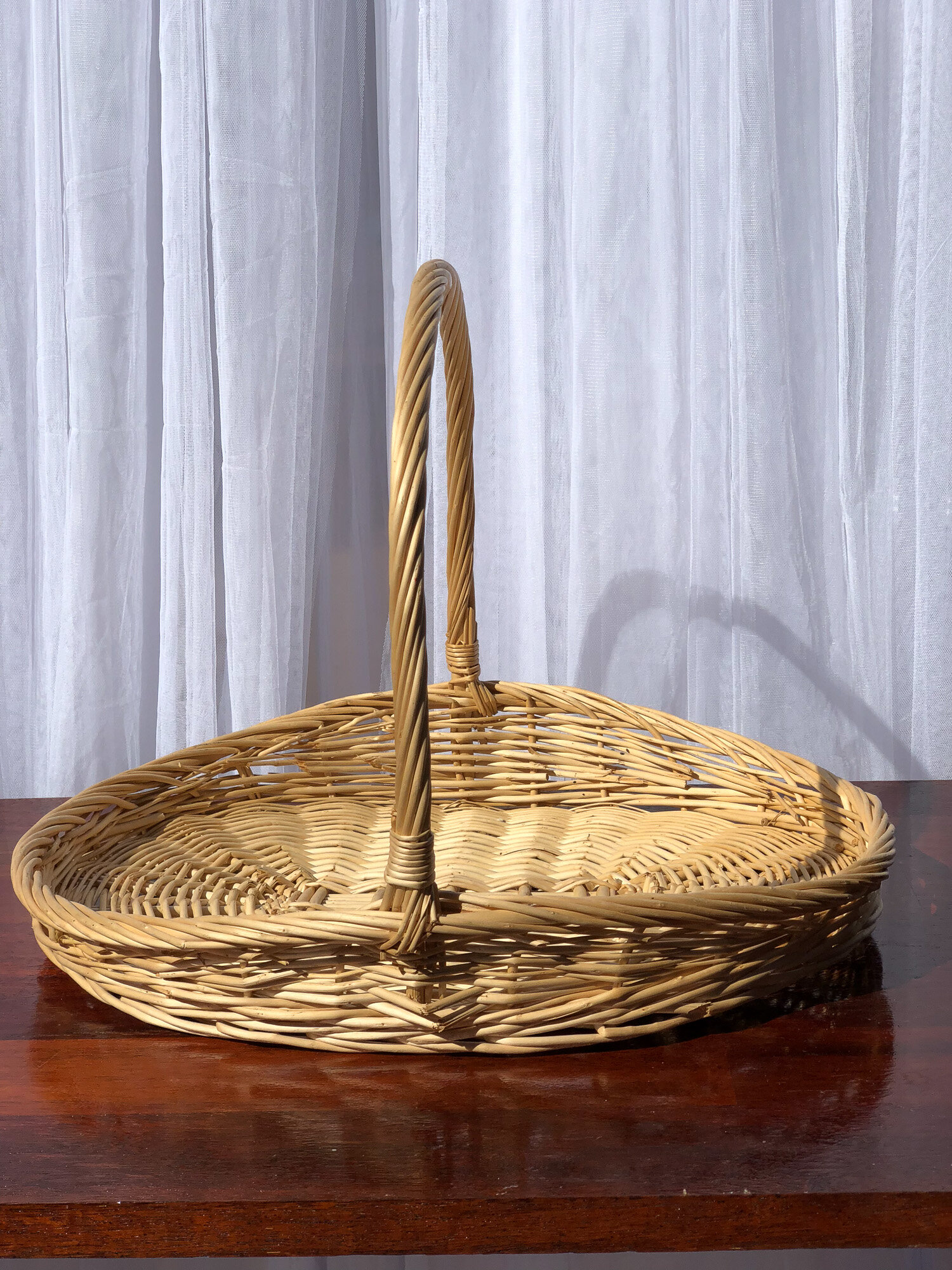 Oval tray basket with handle.jpg