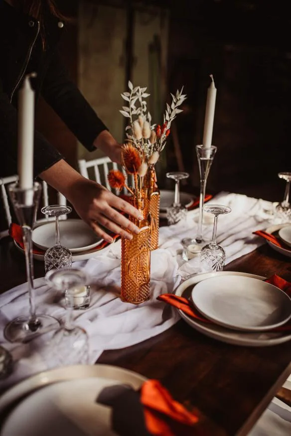 White chiffon material table runners.jpeg