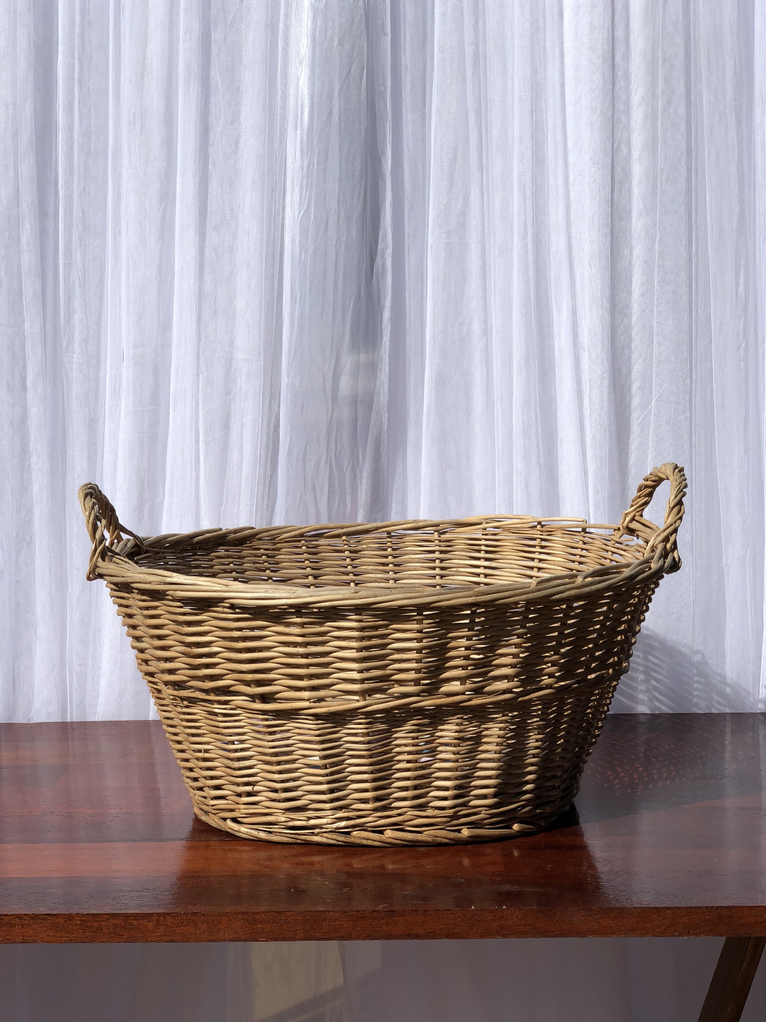 Willow oval basket with handles