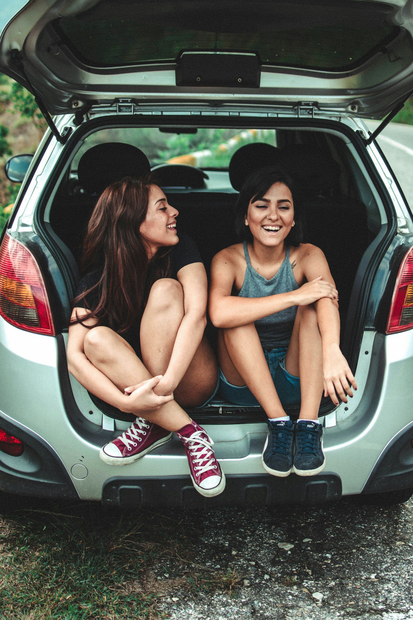 8 tips to keep you and your friends safe while traveling
