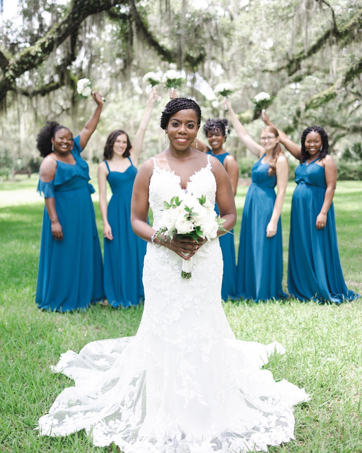 Happiness and confidence are the prettiest things you can wear on your wedding day&hellip;our beautiful bride did just that! 🥰

.
.
.
.
#coupleengagement #charlestonweddingphotographer #charlotteweddingphotographer #columbiaweddingphotographer #ncwe