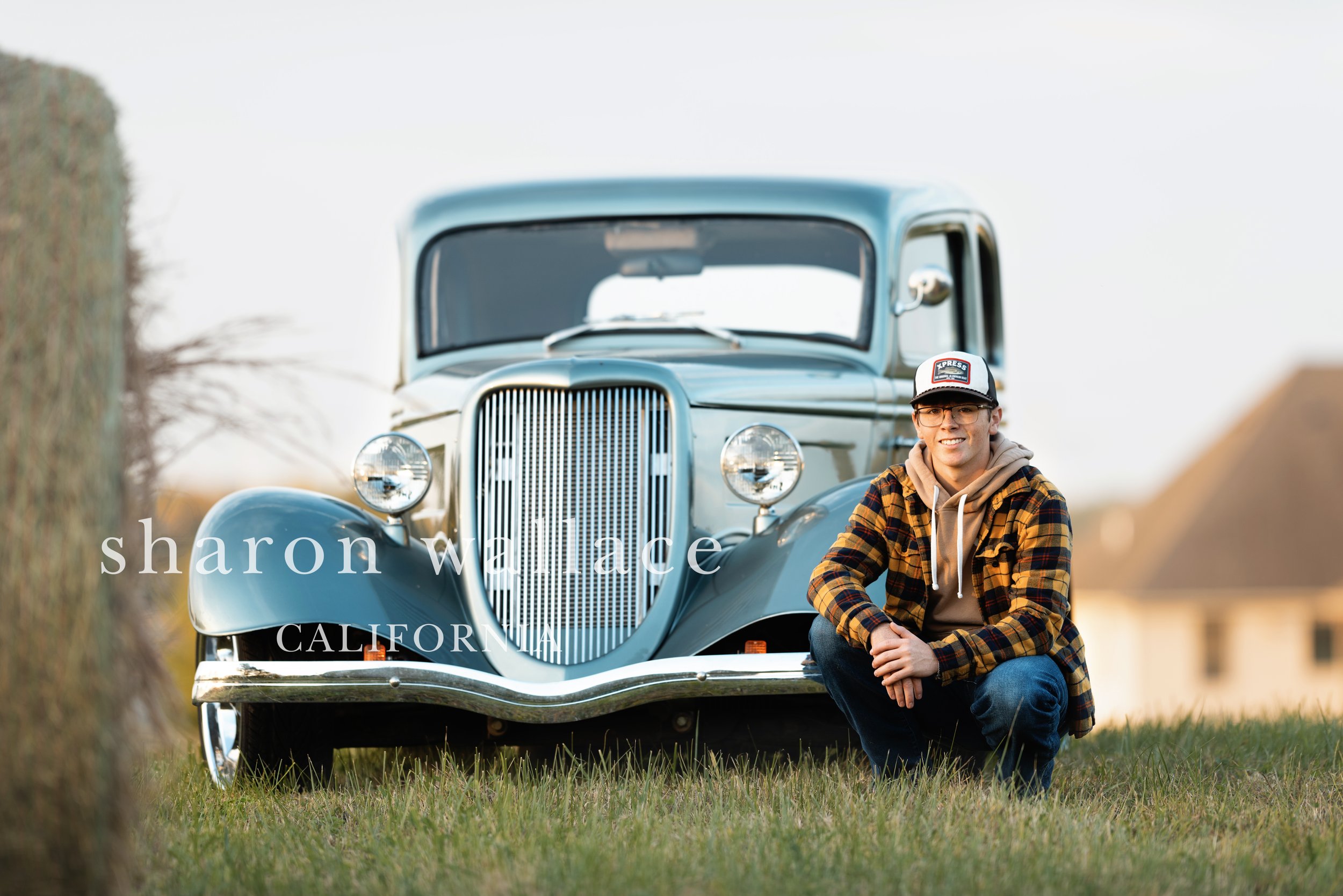 Top 10 Wardrobe Tips for Stunning Senior Photos