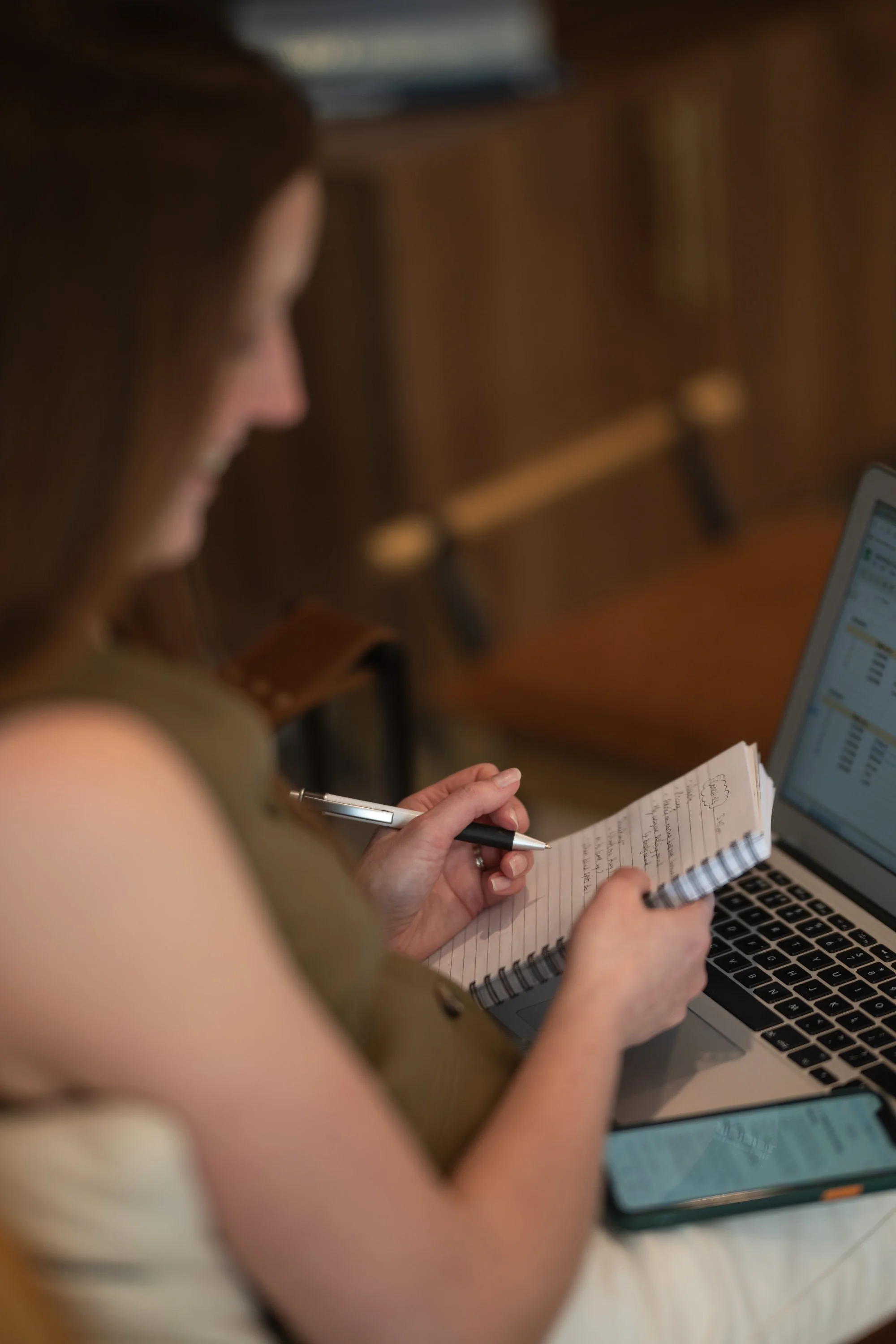 Branding female entrepreneur lifestyle taking notes with pen, notebook, and cell phone. Southern California Brand Photographer Sharon Wallace Photography in Orlando, Florida