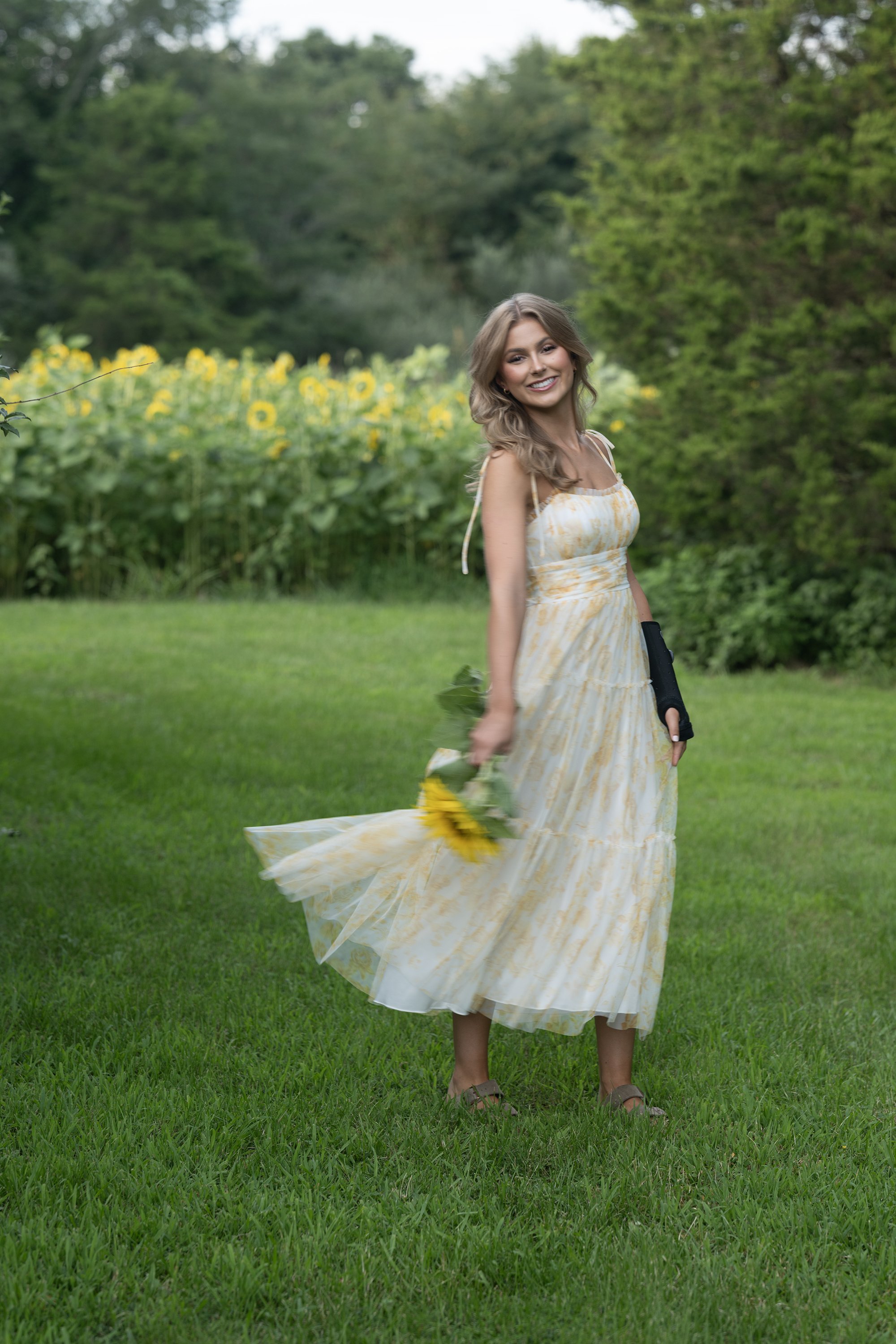 Class of  2027 Senior Girl pictures sundress Marion Illinois