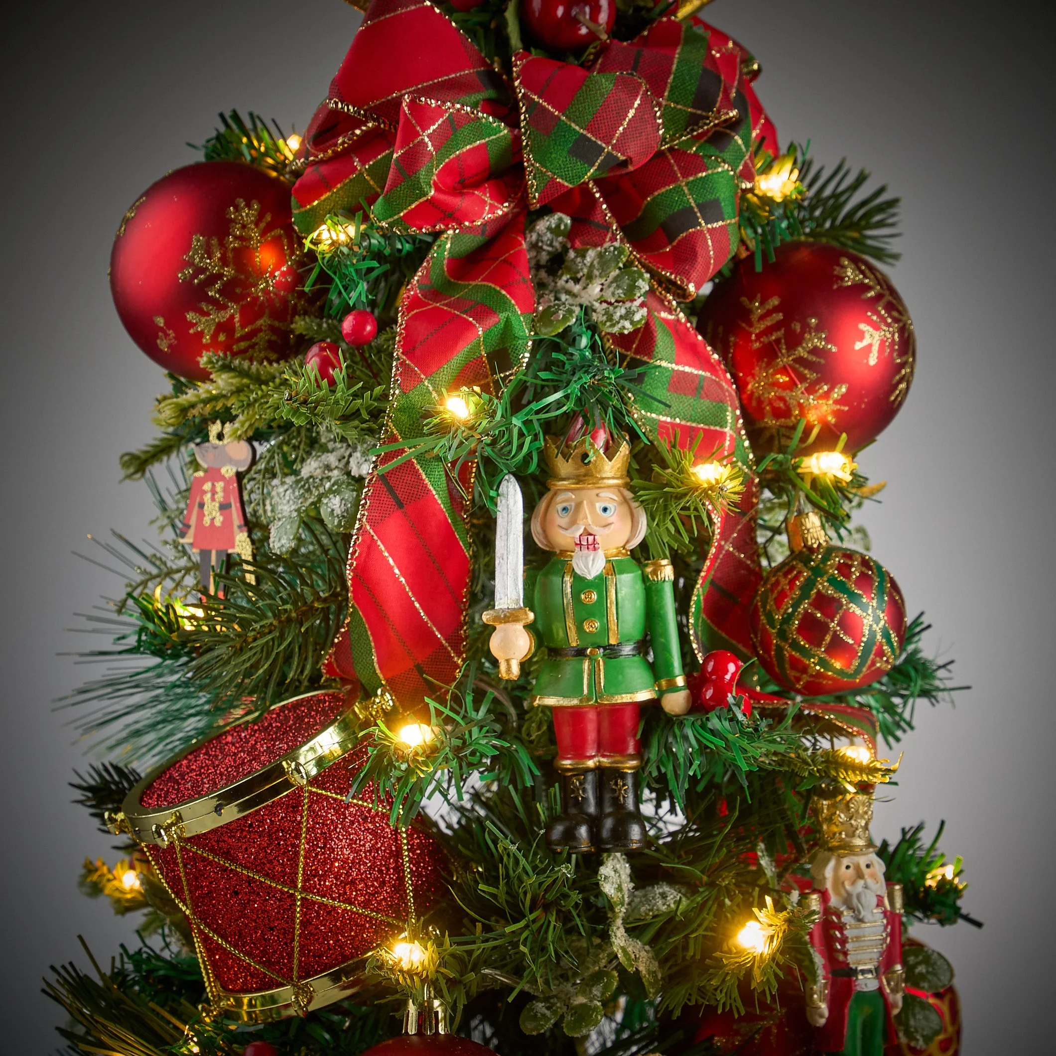 lg green nutcracker0017.jpg
