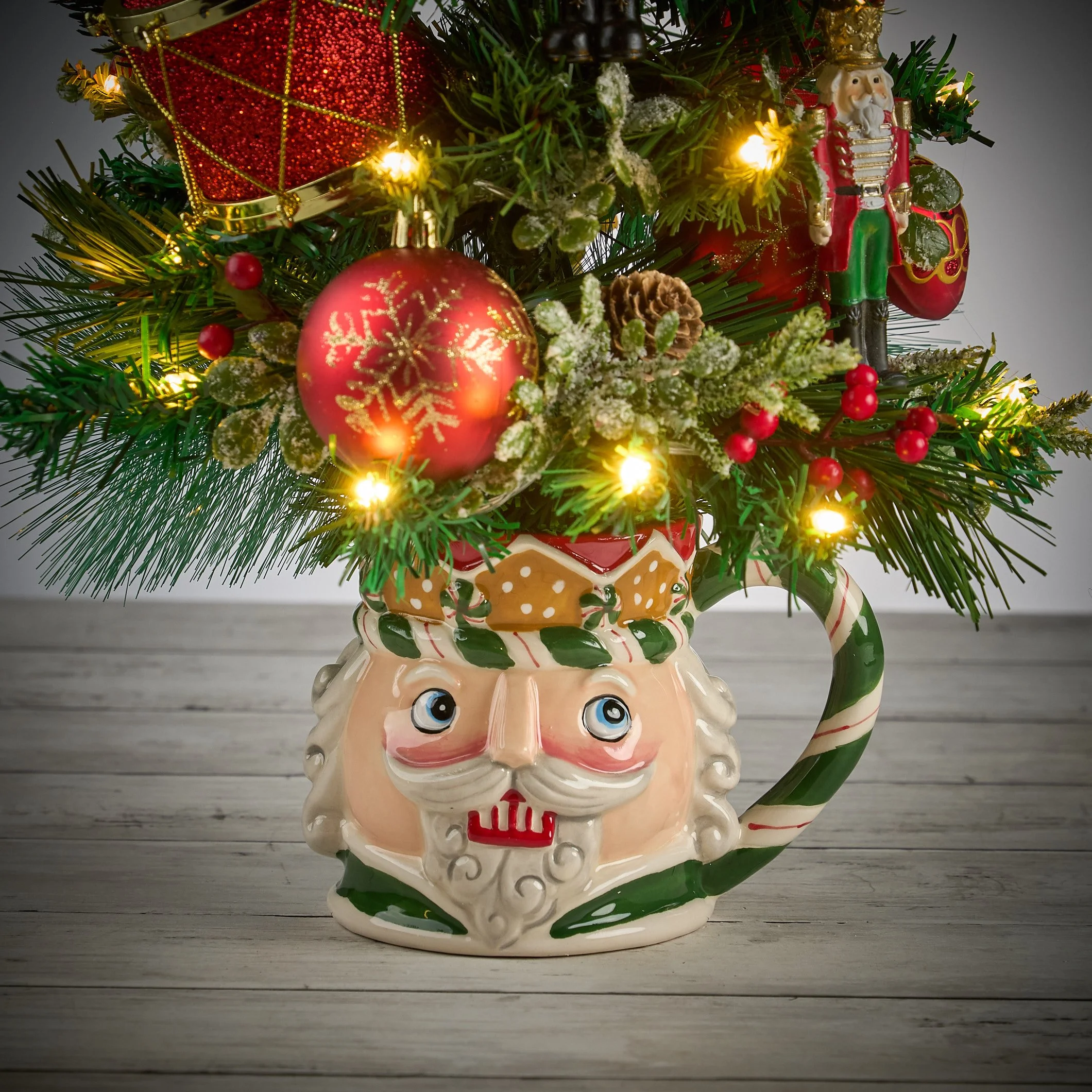 lg green nutcracker0018.jpg