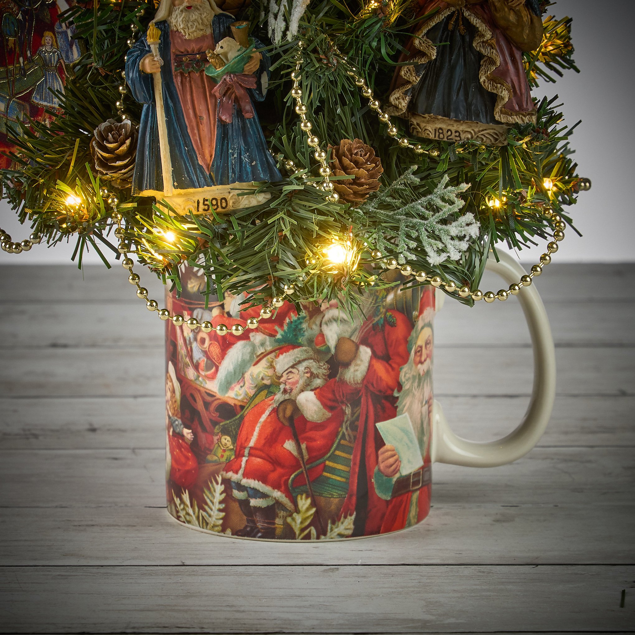 oldworldsantas1603.jpg
