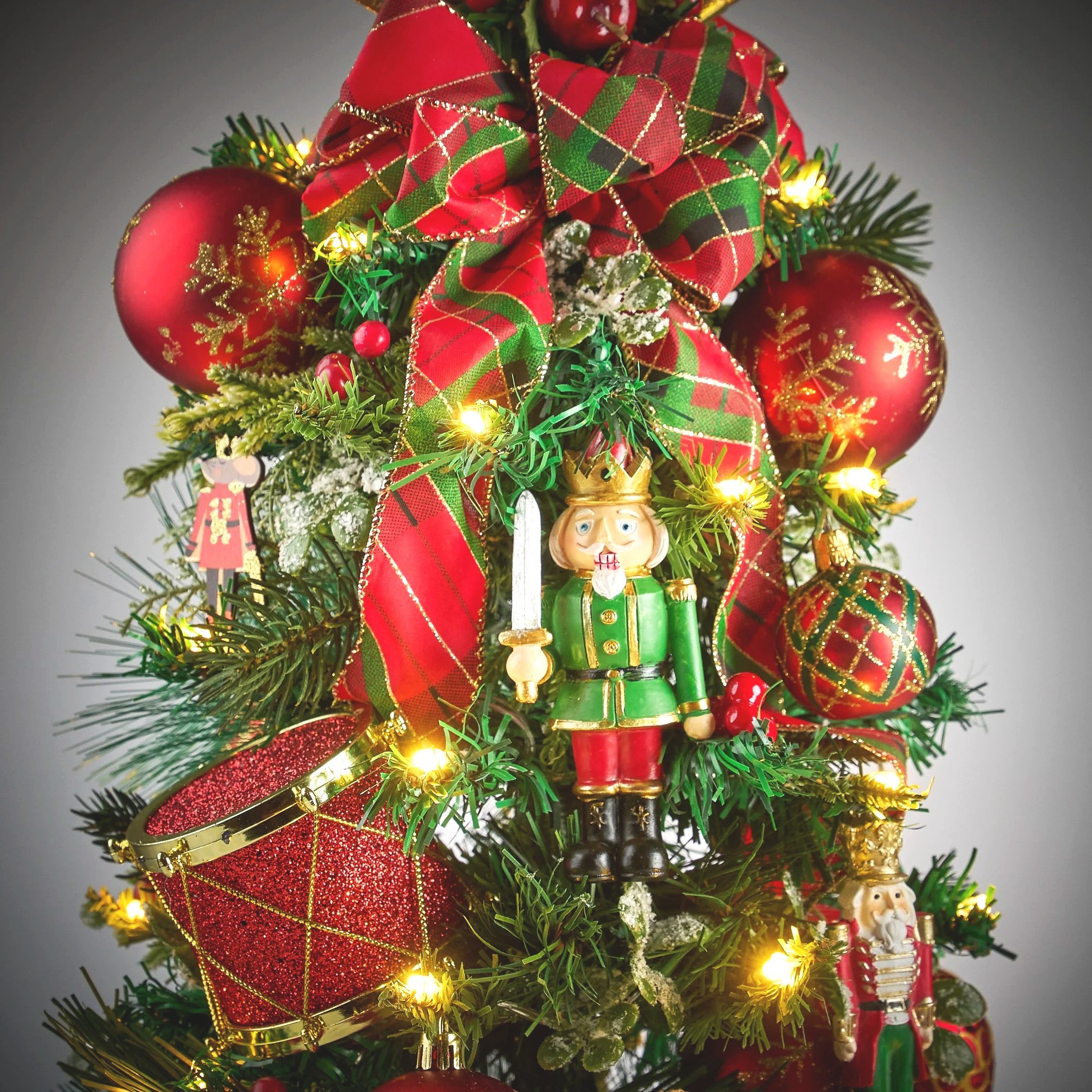 lg+green+nutcracker0017.jpg