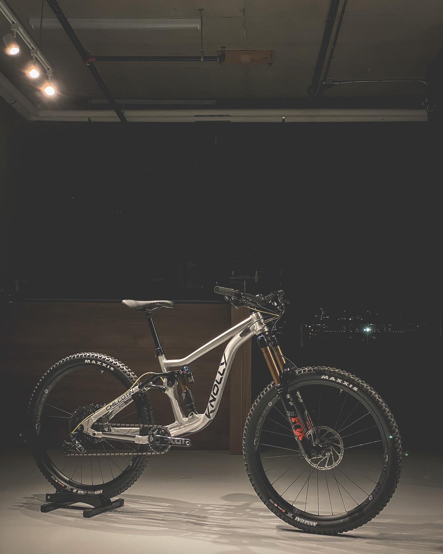 2021 Knolly Chilcotin 151 with XO1 build Kit. Ride Wrap Tailor Kit Applied.
.
.
.
#knolly #knollybikes #ridewrap #foxracingshox #industrynine #northshore #chilcotin #raw #fox38 #sram #srameagle #srammtb #raceface #maxxistires #twowheelsadventure #sho