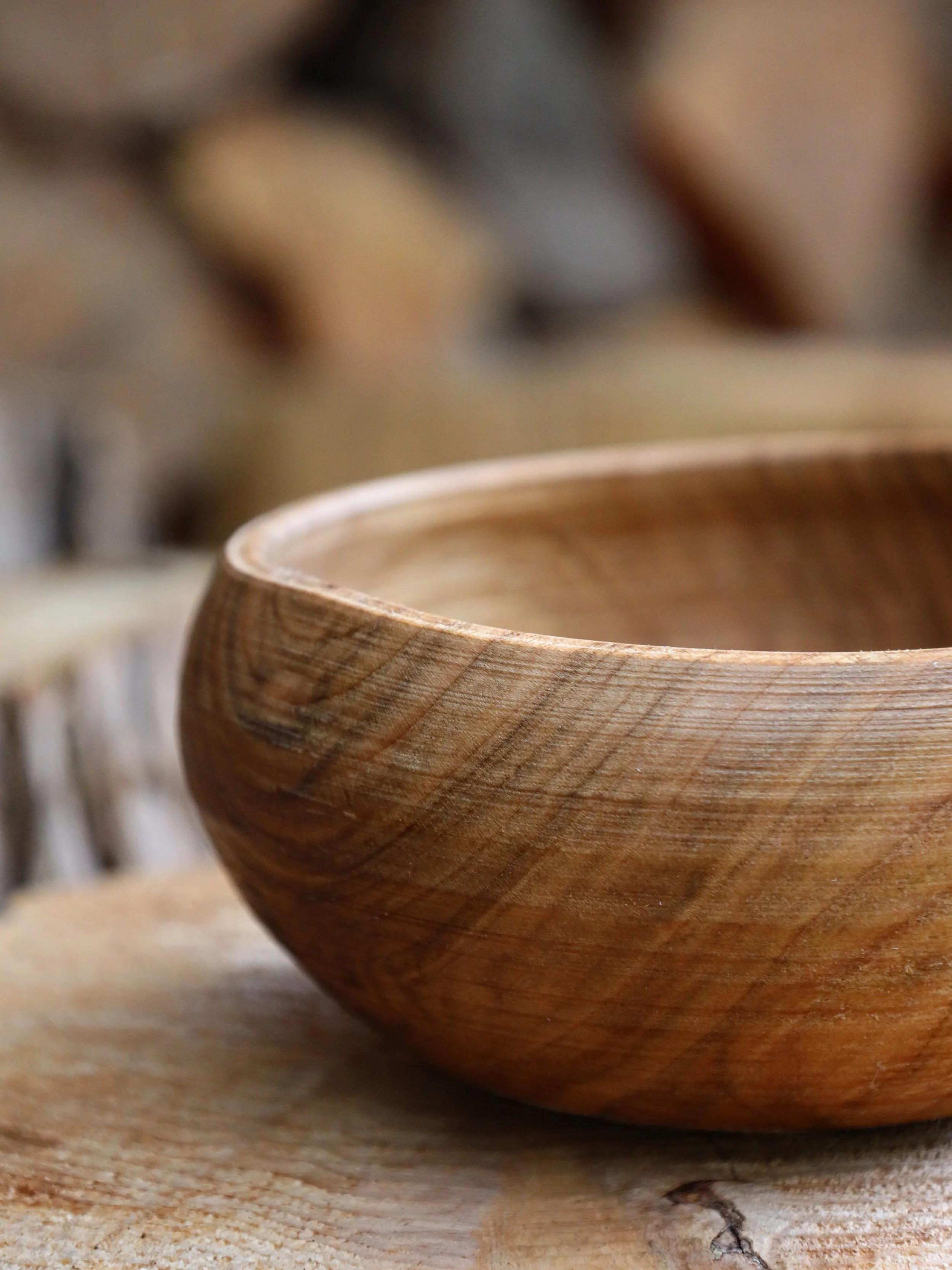 Wild Cherry bowl turned on the pole lathe. 

#polelathe #bowlturning #traditionalskills #cherry