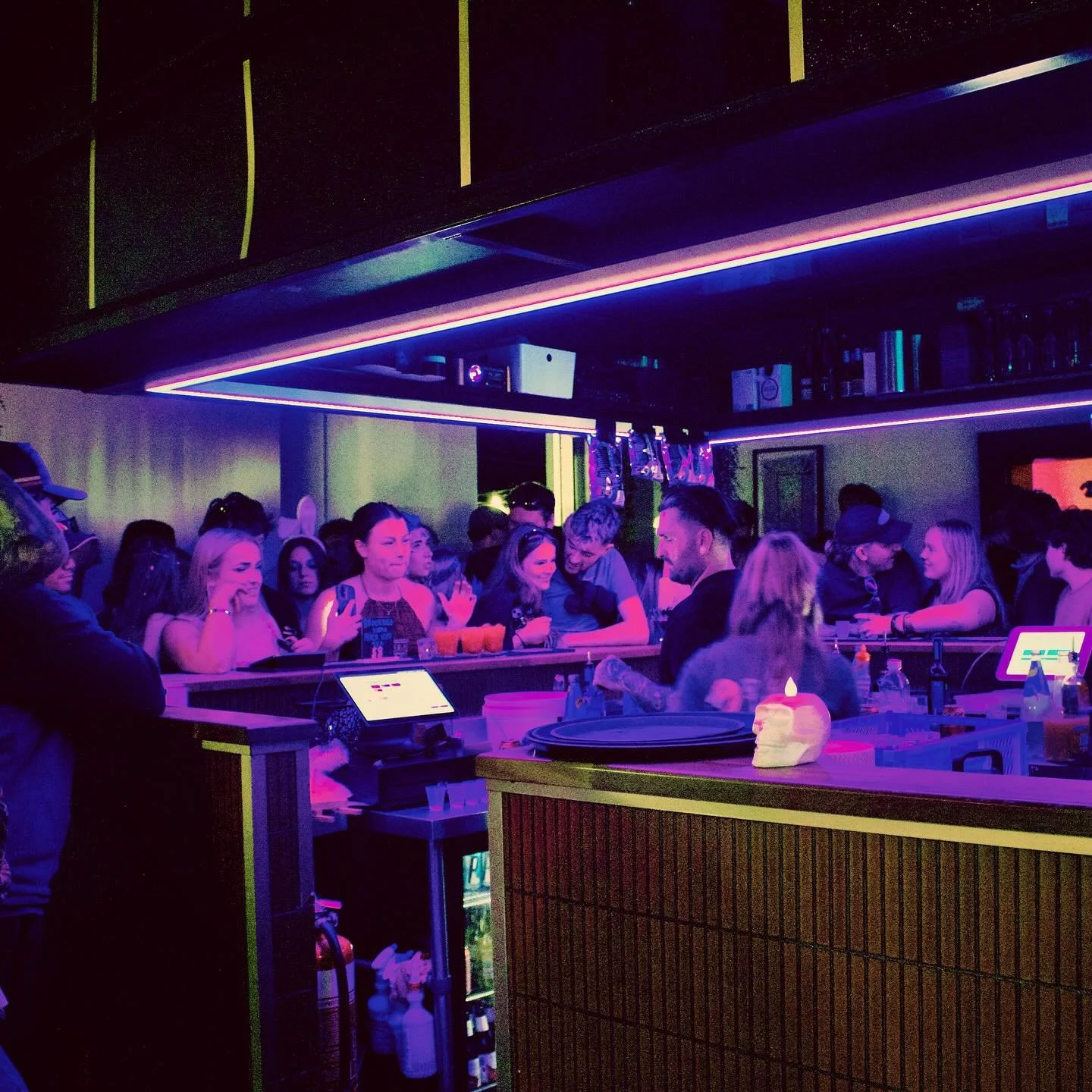 We hope everyone had a killer Halloween house party this year 👻 
@cnbsounds will be back on the decks next Saturday night 10pm-late 🪩

Halloween pics taken by @hayleythmas 

#halloween #balconybar #cocktails #portlincoln #eyrepeninsula