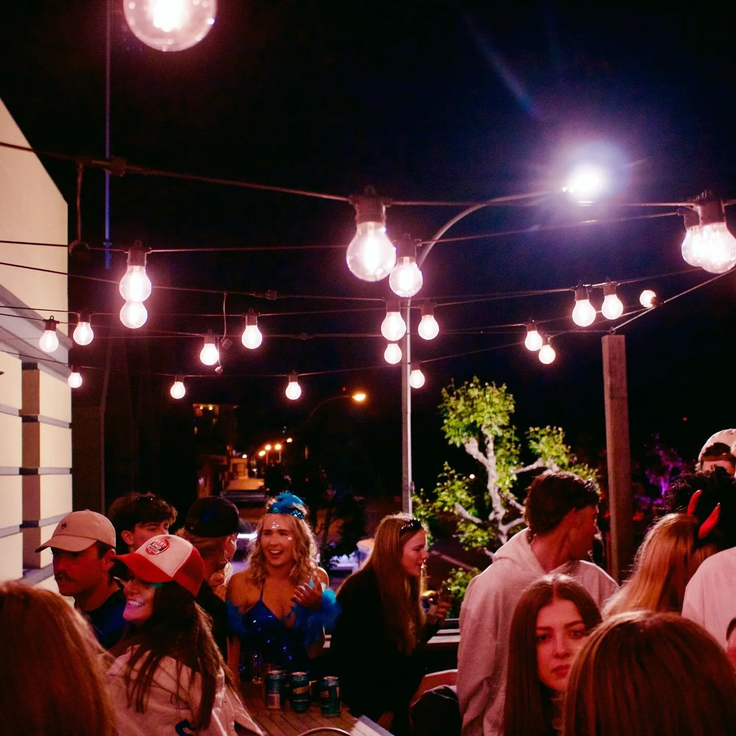 At The Rebel this week ⚡️

🍔 THURS- $20 burgers (dine on only)
🪩 FRI- happy hour 6pm-8pm + DJ @dylan_doudle 10pm-1:30am
🍹SAT- get a $5 side with any cocktail jug