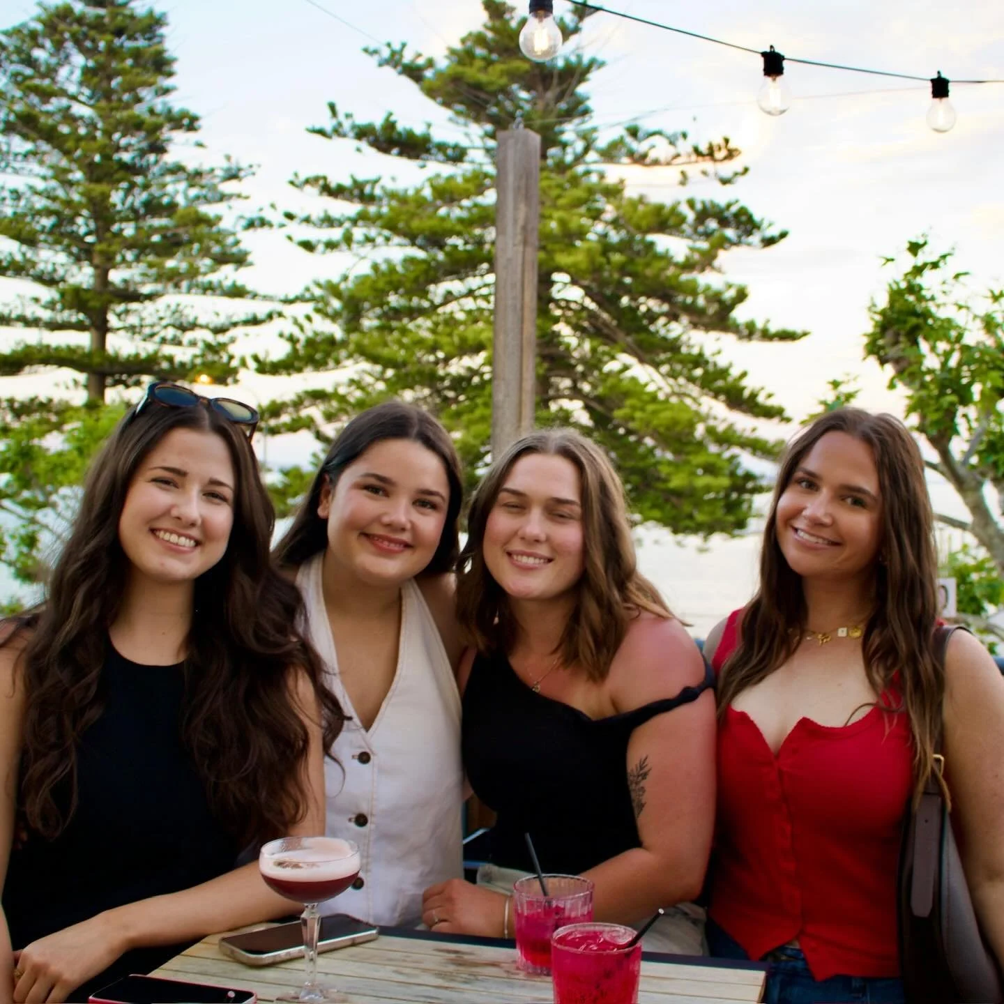 This week at the Rebel ⚡️

🍔 Thursday- $20 burgers (dine in only)
🍸 Friday- Happy hour 6pm-8pm
🪩 Saturday- Jugs &amp; sides night followed by @cnbsounds on the decks 10pm-1:30am

#bar #cocktails #burgers #portlincoln #eyrepeninsula