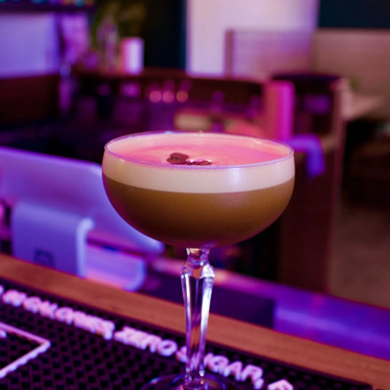 Missed us? We&rsquo;ll be back open Thursday from 5pm ⚡️

THURS- $20 burgers 🍔 
FRI- happy hour 6pm-8pm 🍸
SAT- $5 side with any cocktail jug 🍹

#balconybar #burgers #portlincoln #eyrepeninsula #cocktails