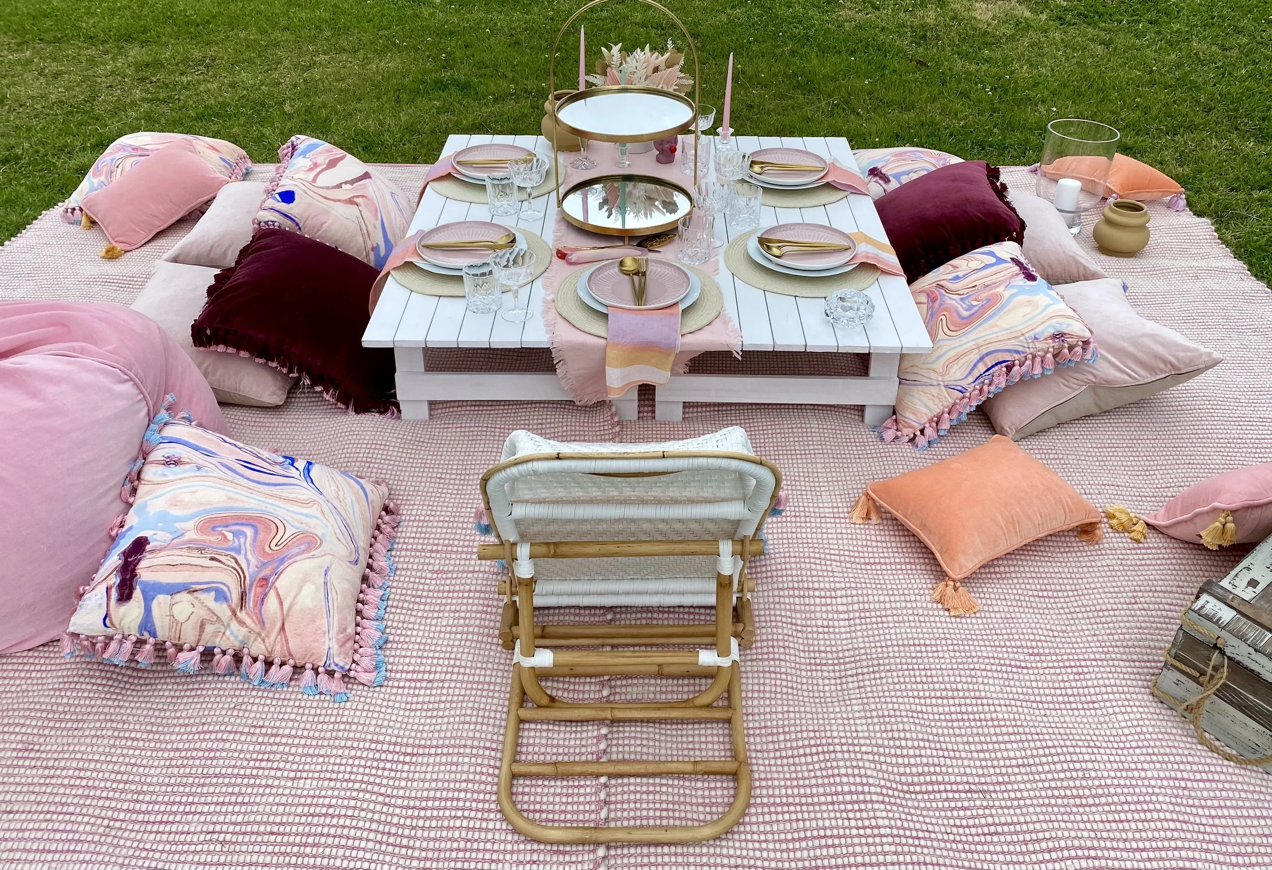 PICNICS Luxury picnics in Lake Macquarie, the Hunter Valley, and