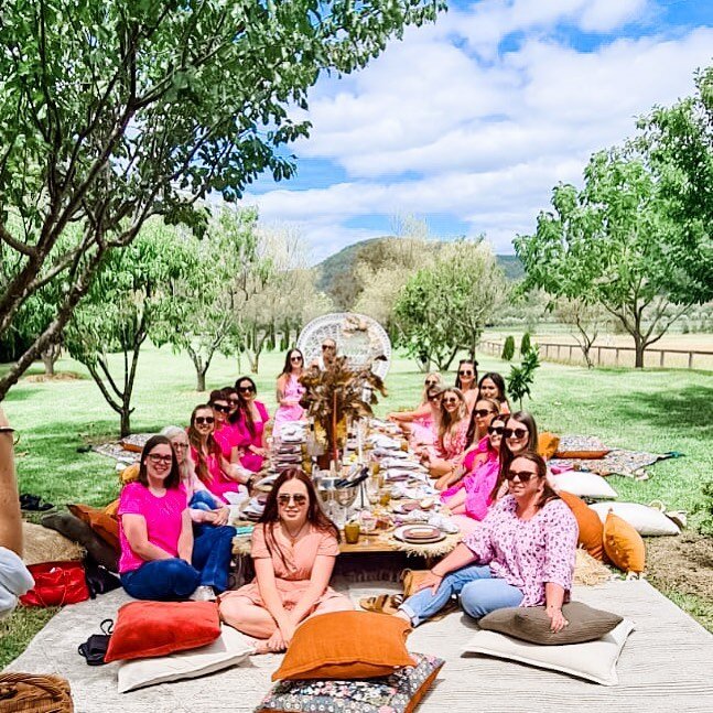 Pretty in picnic-pink at one of our favourite Hunter Valley vineyards, the stunning @krinklewood! 🌿💕

Book your date: hello@luxelakeside.com.au 

LL x

🏷️
#luxurypicnic #luxurypicnics #luxurypicnicservice #luxurypicnicplanner #picnicsetup #picnics