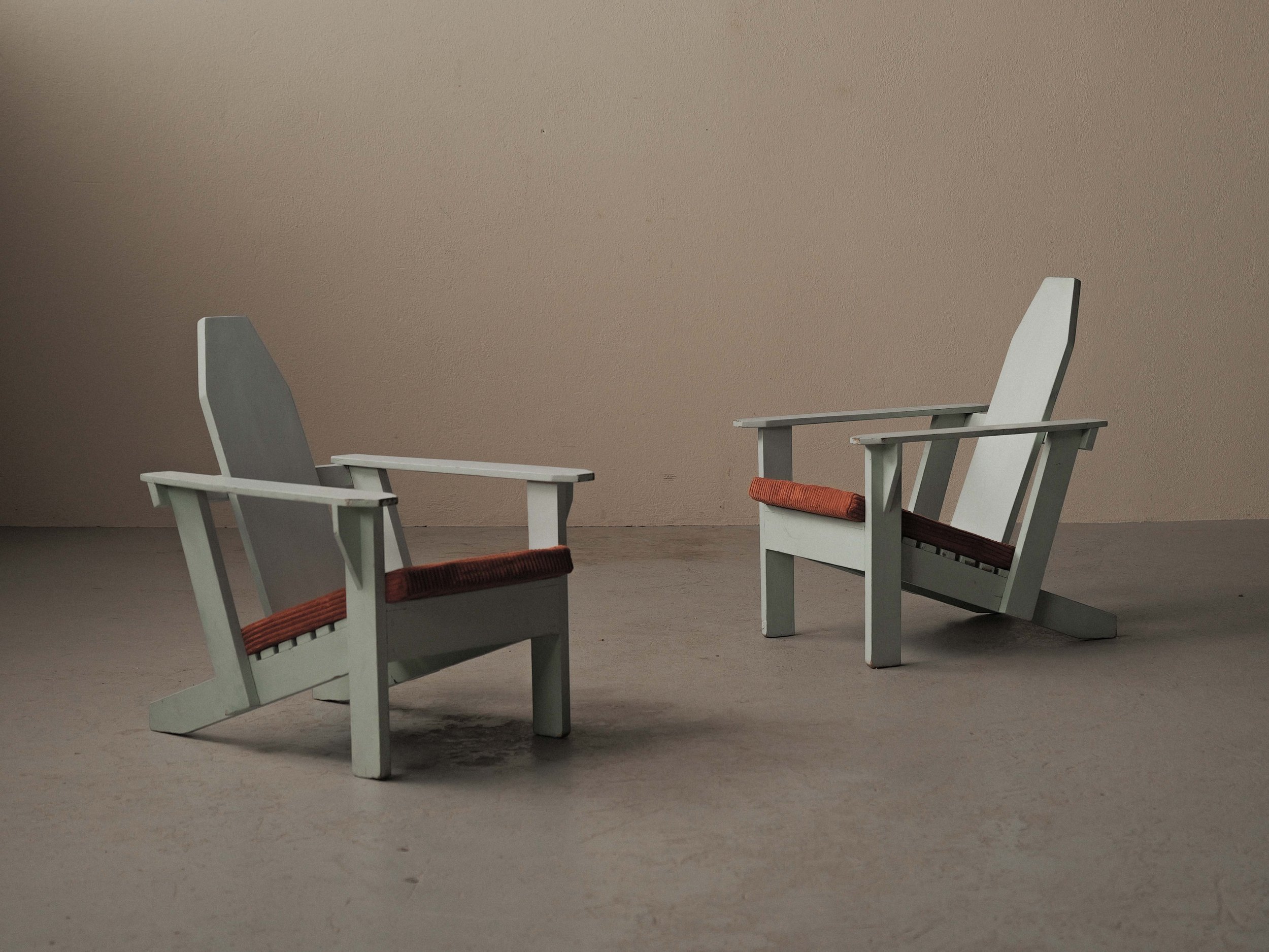 20260921A1-paire-de-fauteuils-modernistes-en-chêne-peint-annees-40-1940.jpg