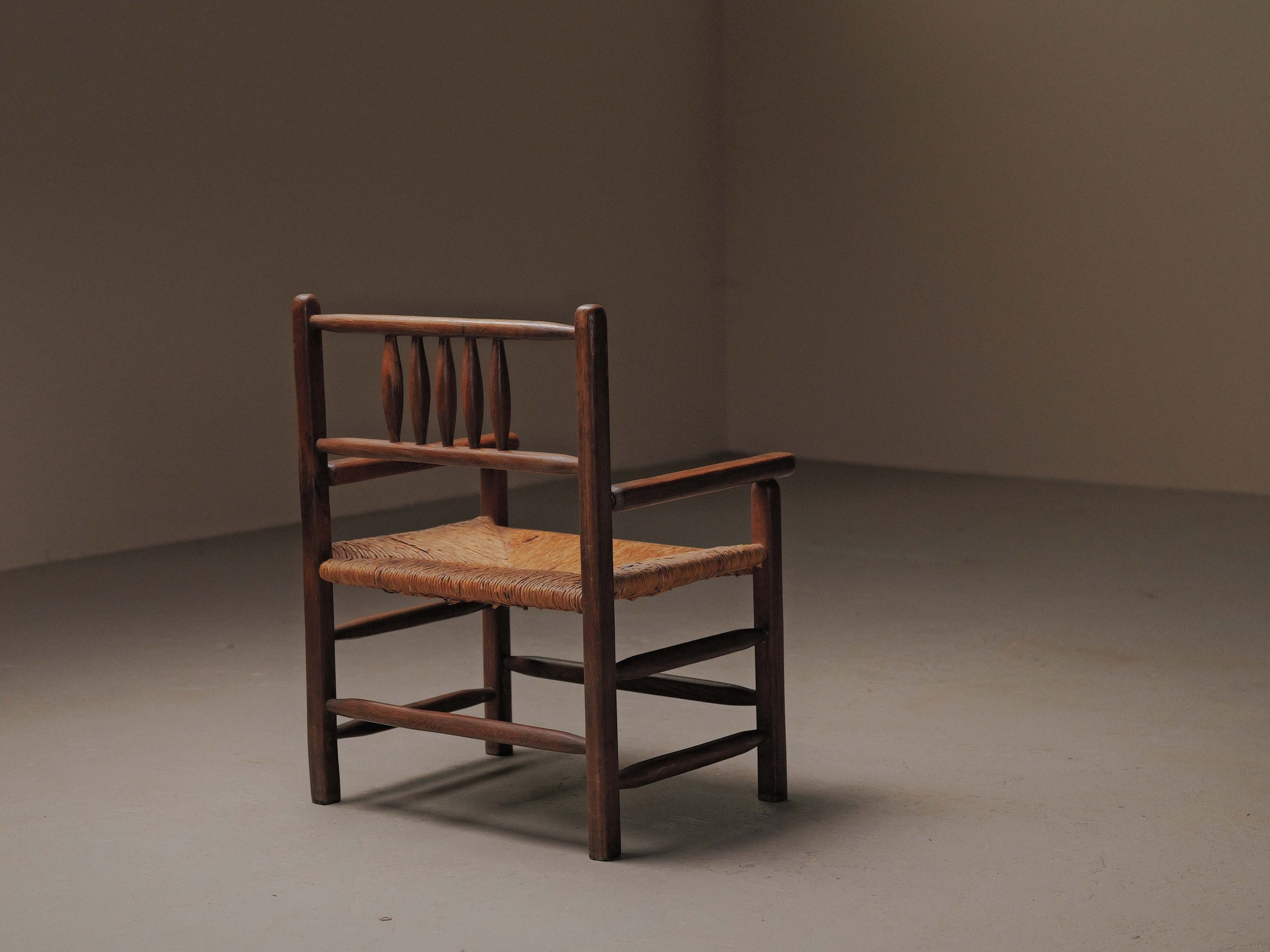 20260421A2-Fauteuil-bois-massif-paille-Vers-1950-10.jpg