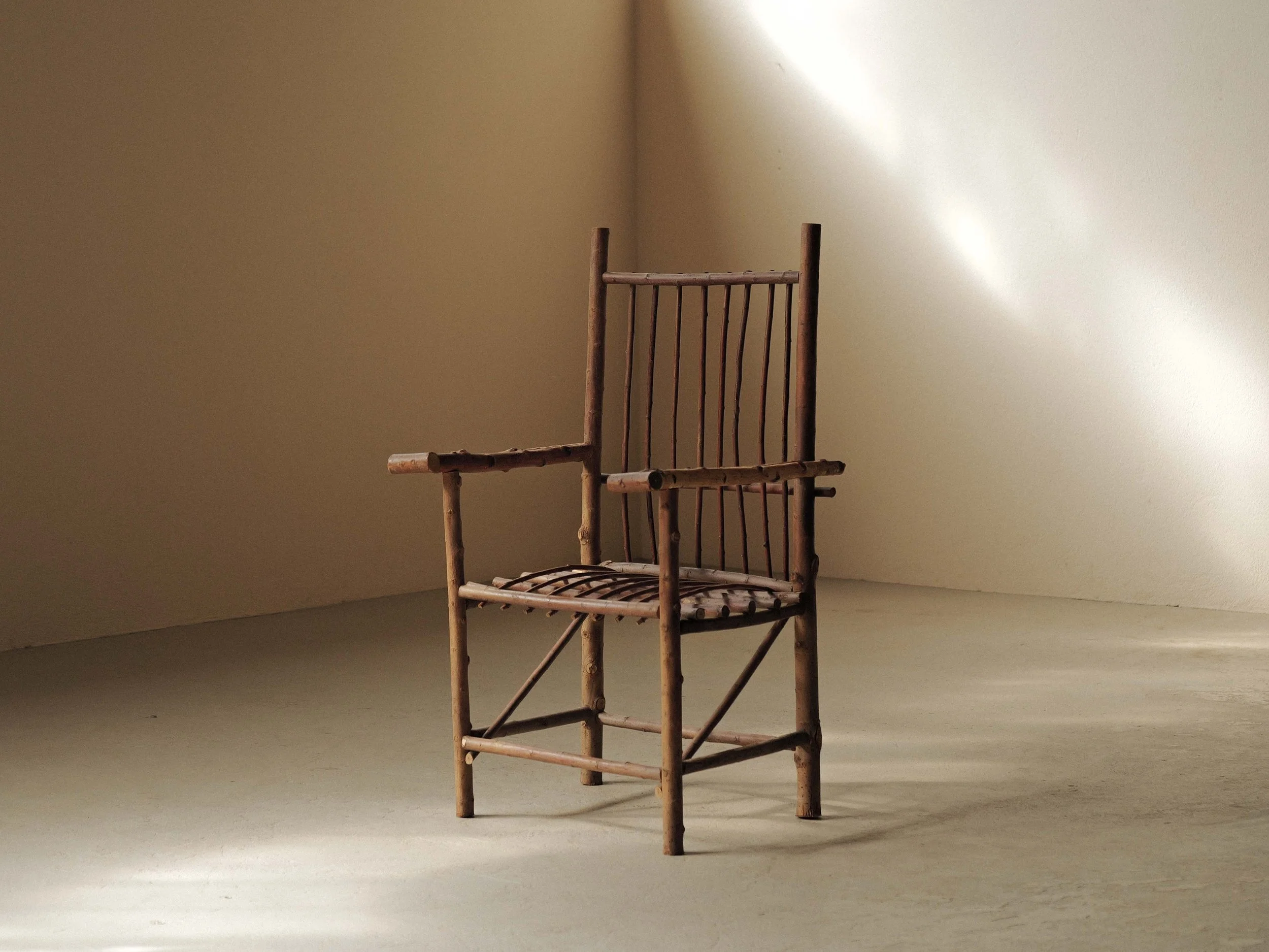20260908A3-Fauteuil-naif-en-branches-de-noisetier-france-vers-1950-2.jpg