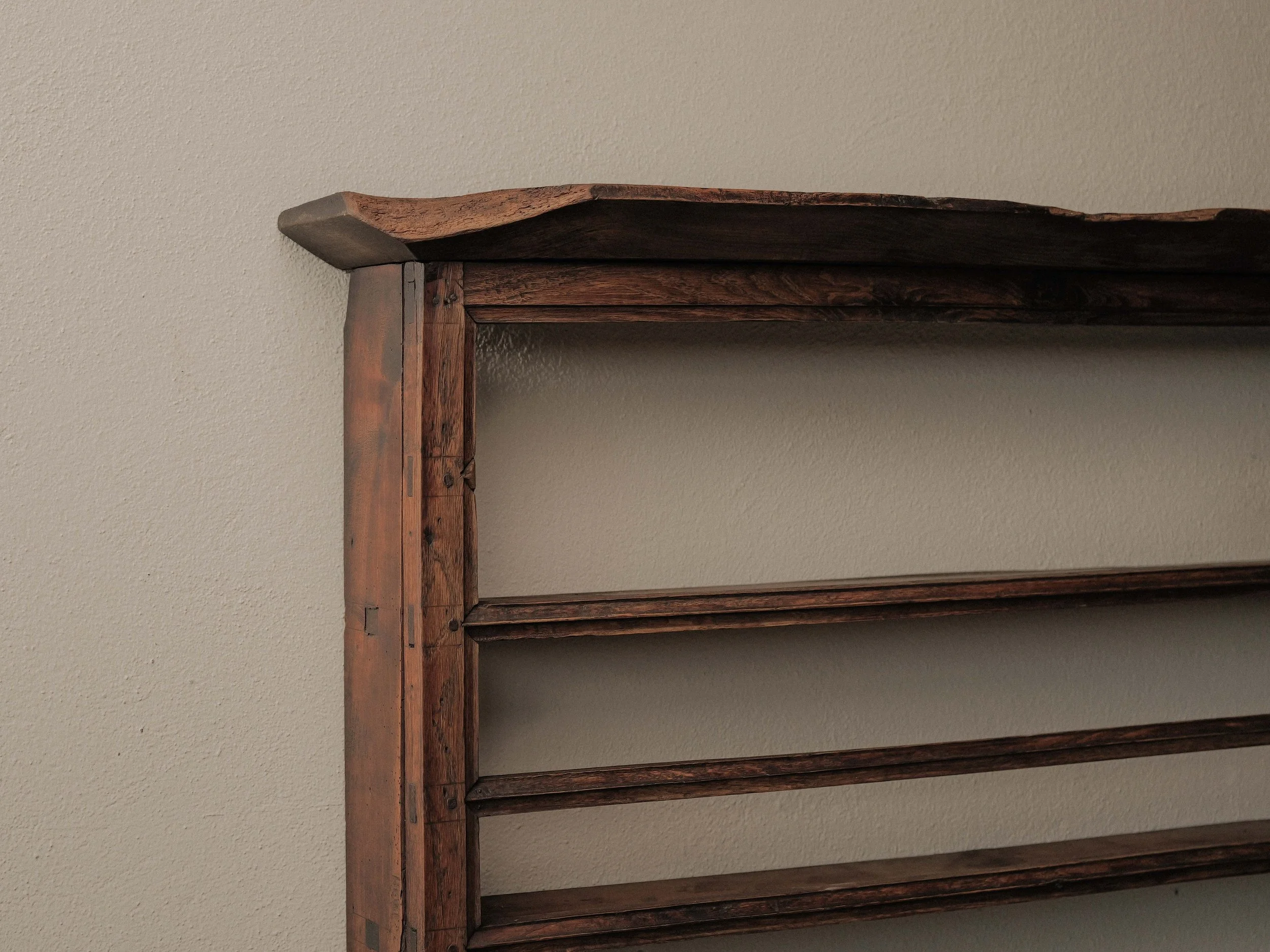 20251128M-etagere-paysanne-bois-massif-art-populaire-auvergne-19eme-siecle-5.jpg