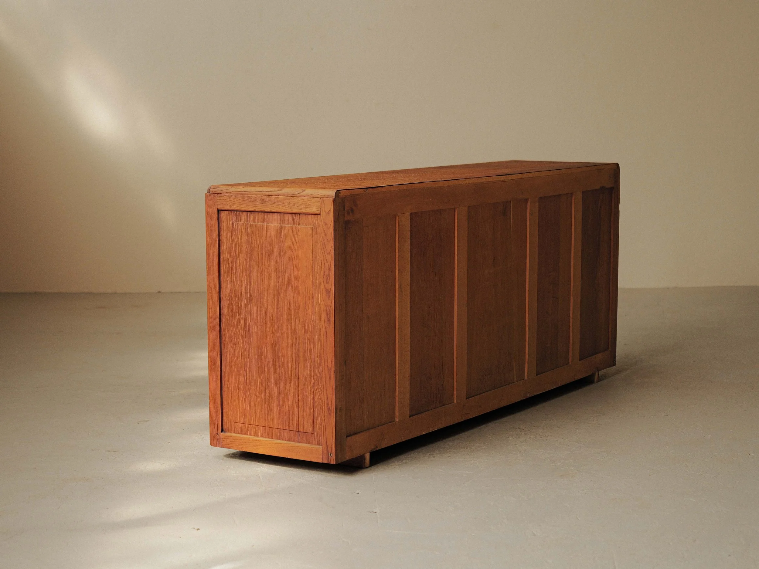 20260704M-Buffet-art-deco-en-chene-et-placage-de-chene-france-vers-1940-1950-14.jpg