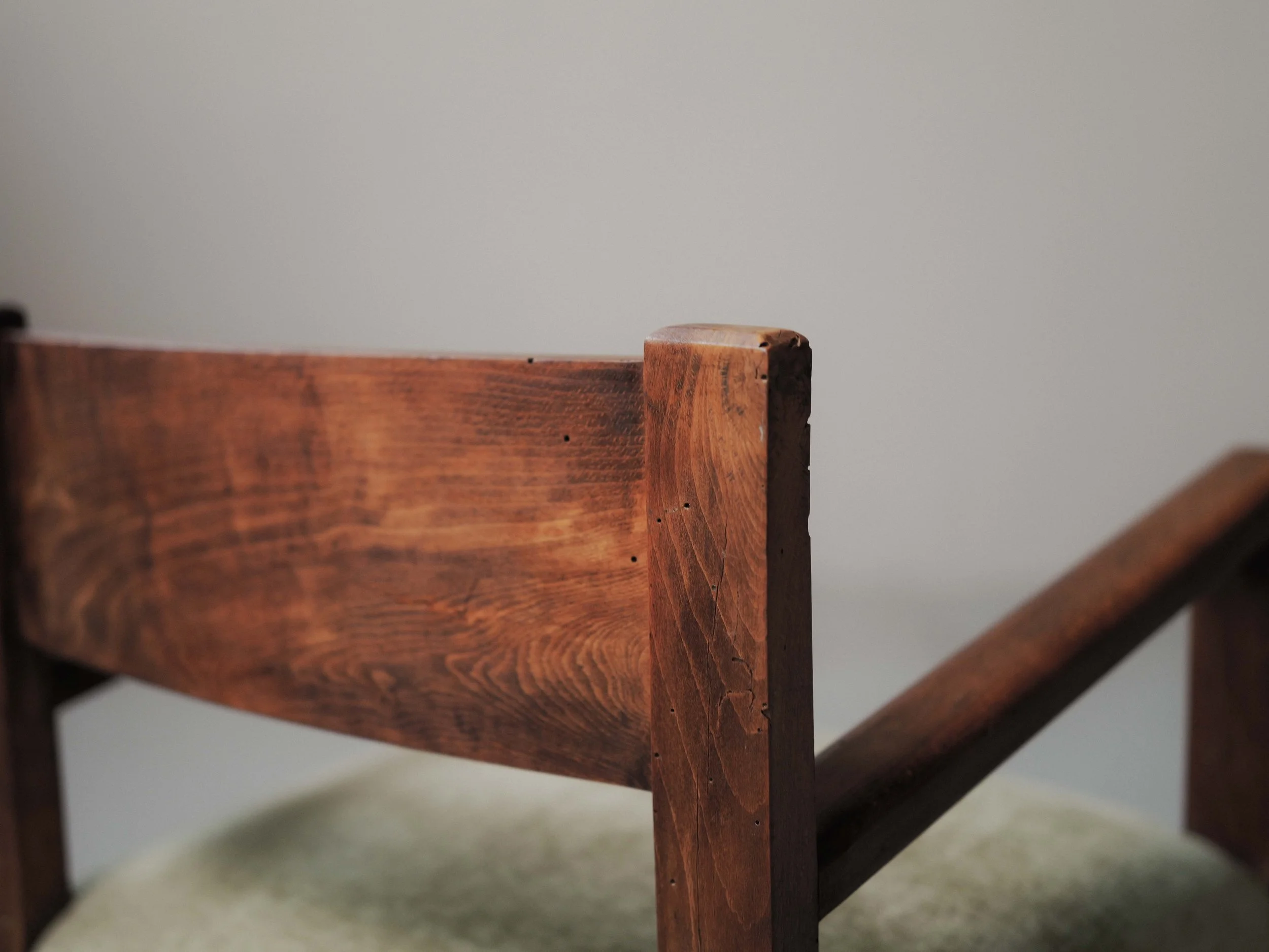 20260421A3-fauteuil-moderniste-bois-massif-et-tissu-france-vers-1950-16.jpg