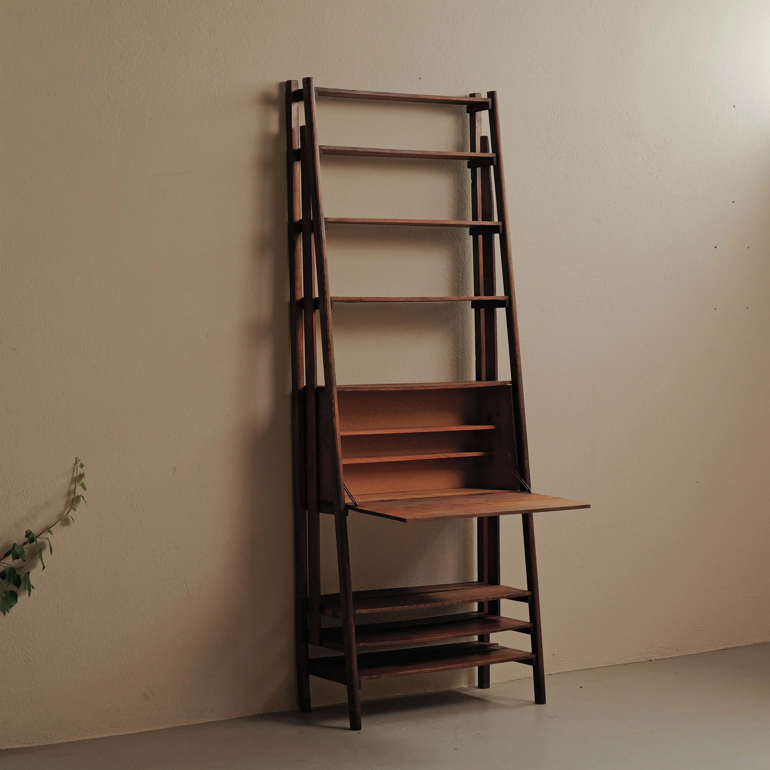 20260629M3-Meuble-artisanal-ou-d-architecte-etagere-secretaire-en-pin-et-chene-Vers-1960-3.JPG
