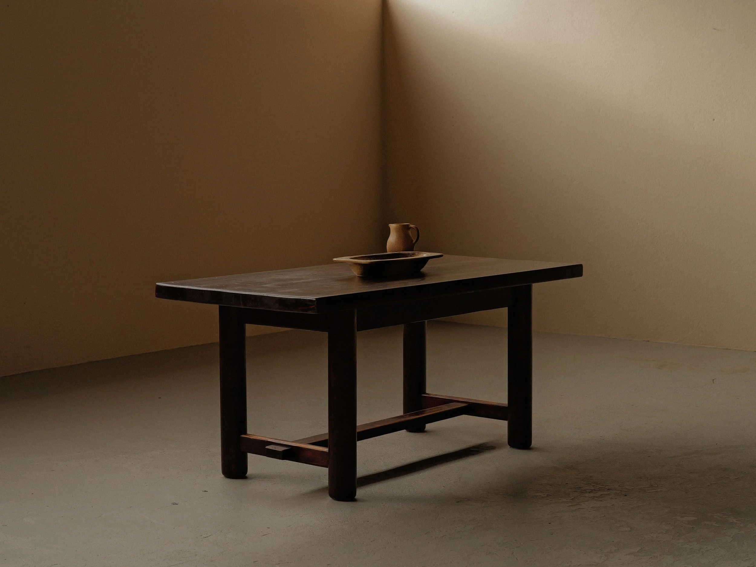 Table en pin massif, attribuée à Georges Robert, 1960