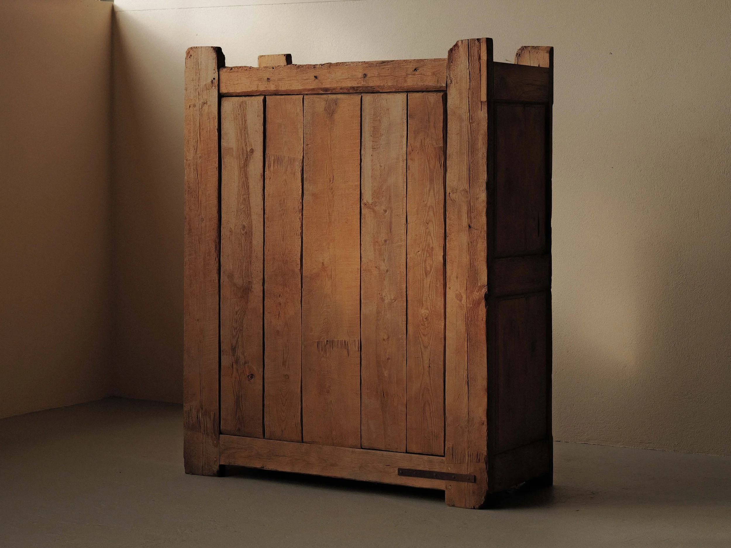 20260224M-meuble-deux-portes-en-pin-massif-dit-presse-a-lin-art-populaire-Lozere-19eme-siecle-19.jpg