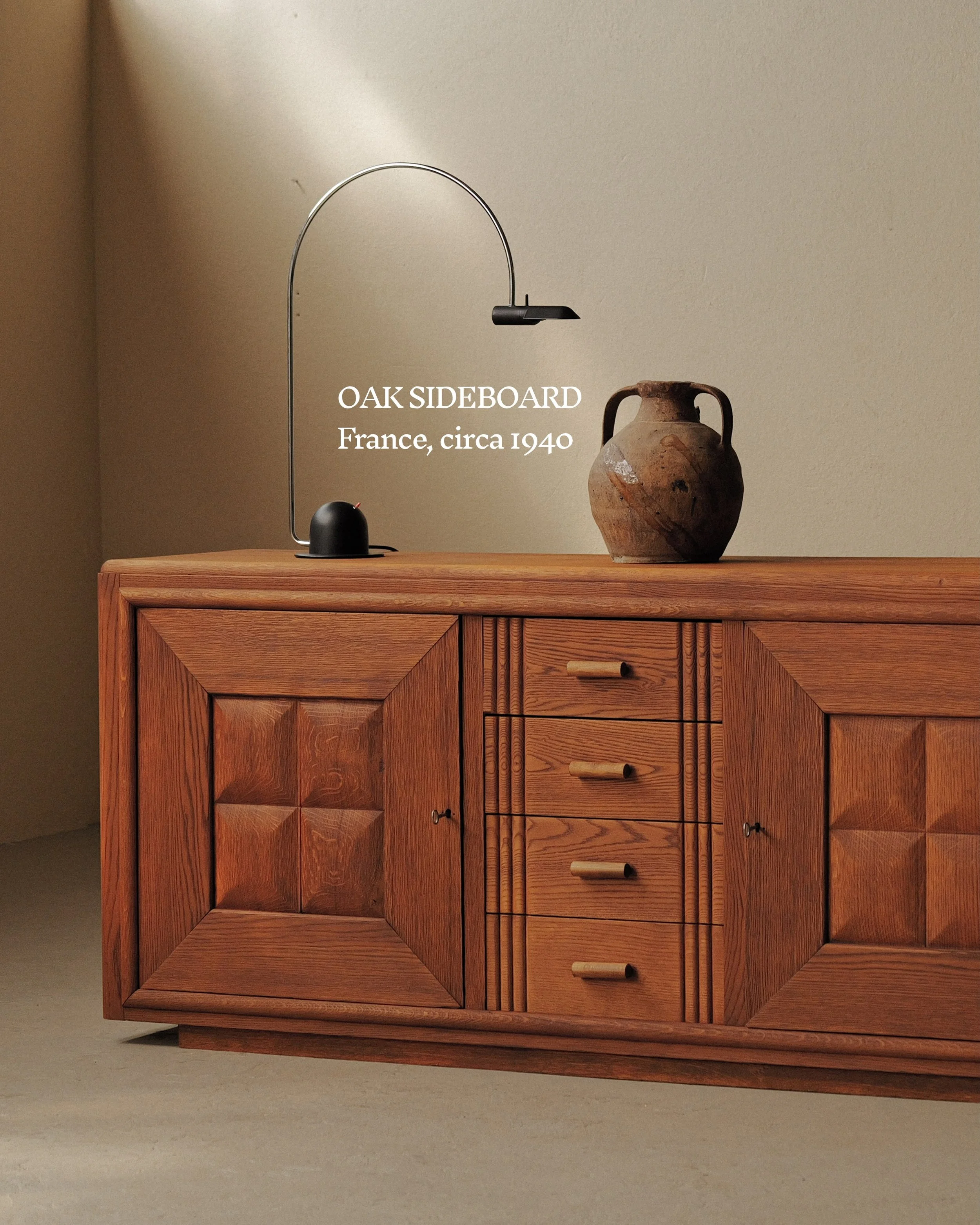 Oak sideboard, France, circa 1940

#FrenchArtDeco #ArtDecoFurniture #FrenchModernism #OakFurniture #FrenchFurniture
