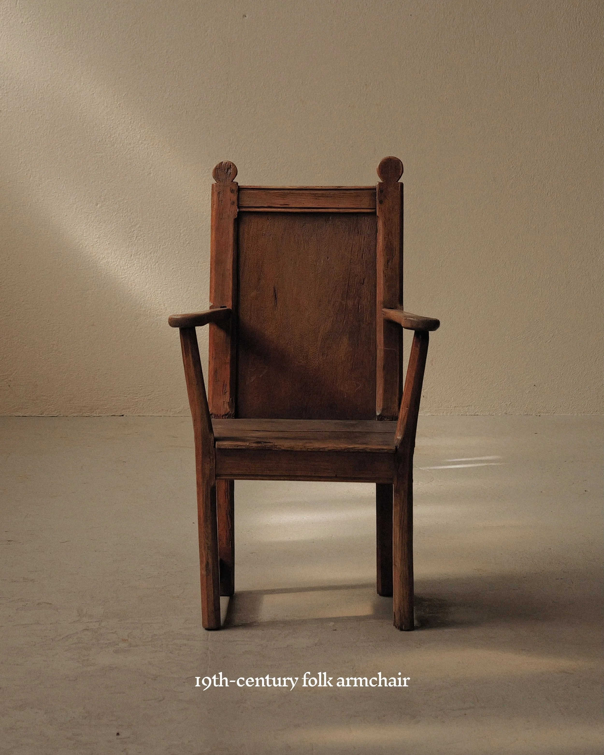 19th-century folk armchair, France

#VernacularFurniture #ArtPopulaire #FrenchAntiques #PrimitiveFurniture #MaterialCulture