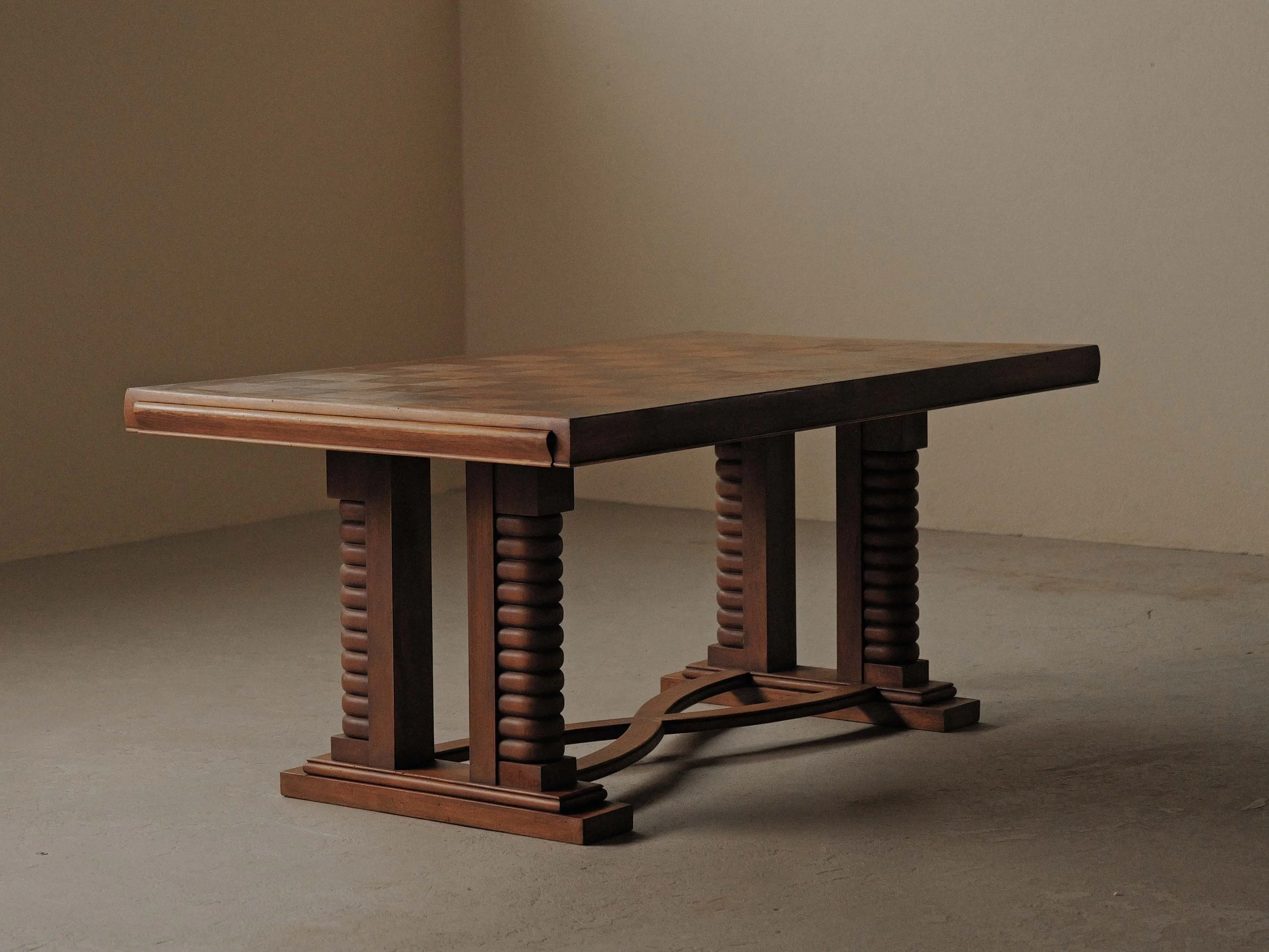 20260907T-table-en-chene-pieds-sculptes-plateau-marqueterie-france-vers-1940-2.jpg