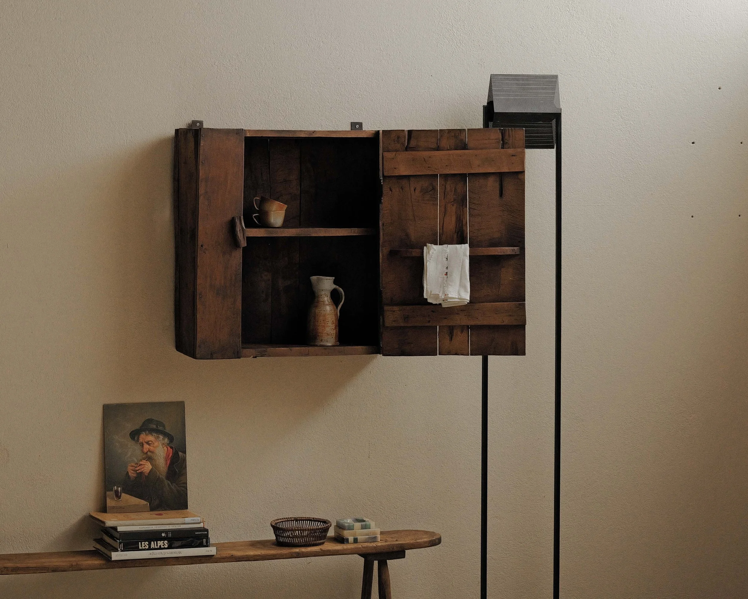 20260908M-meuble-de-montagne-a-suspendre-en-sapin-vers-1900-12.jpg