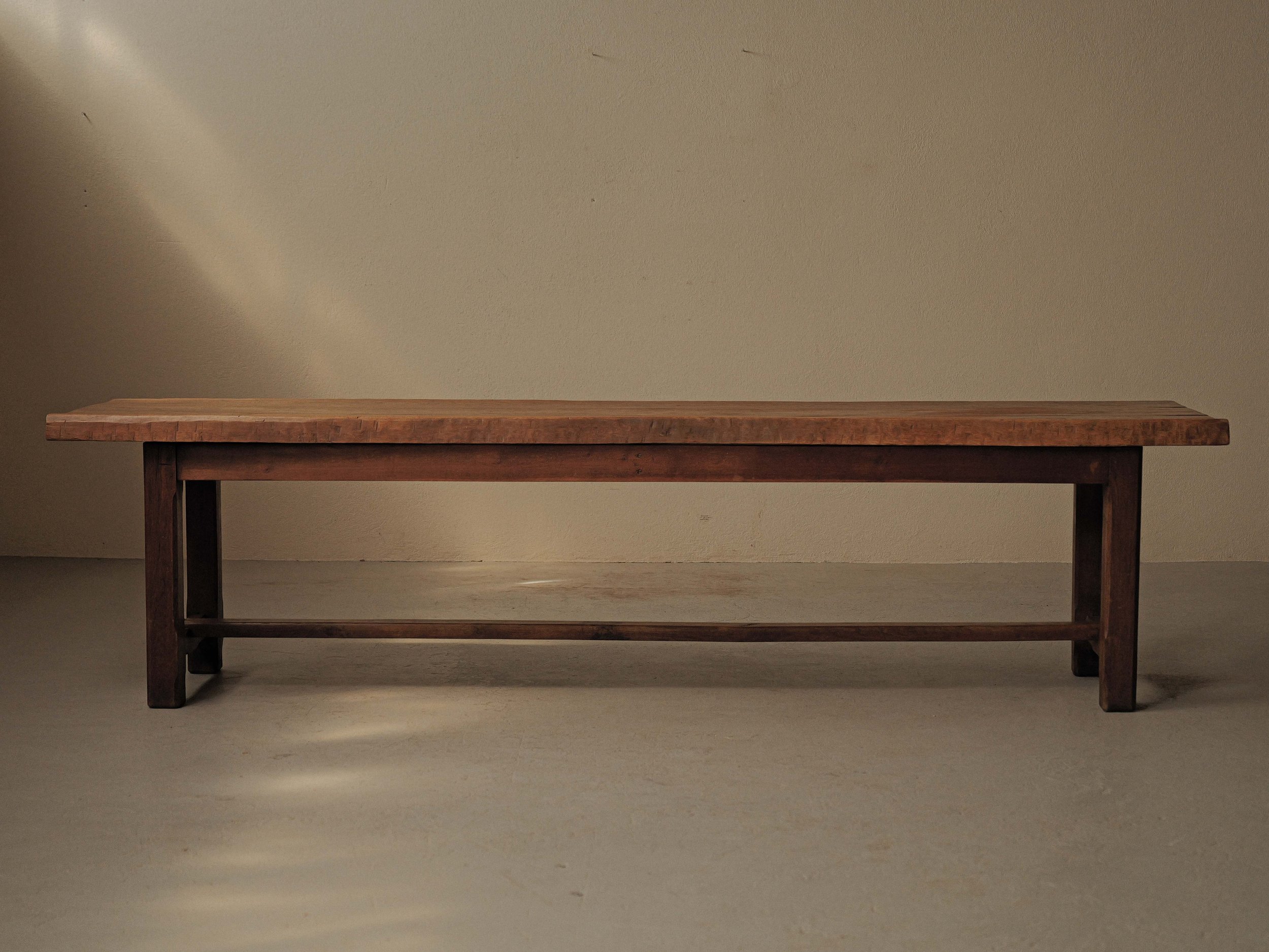20260723T-Grande-table-artisanale-structure-en-chene-plateau-en-Orme-France-16.jpg