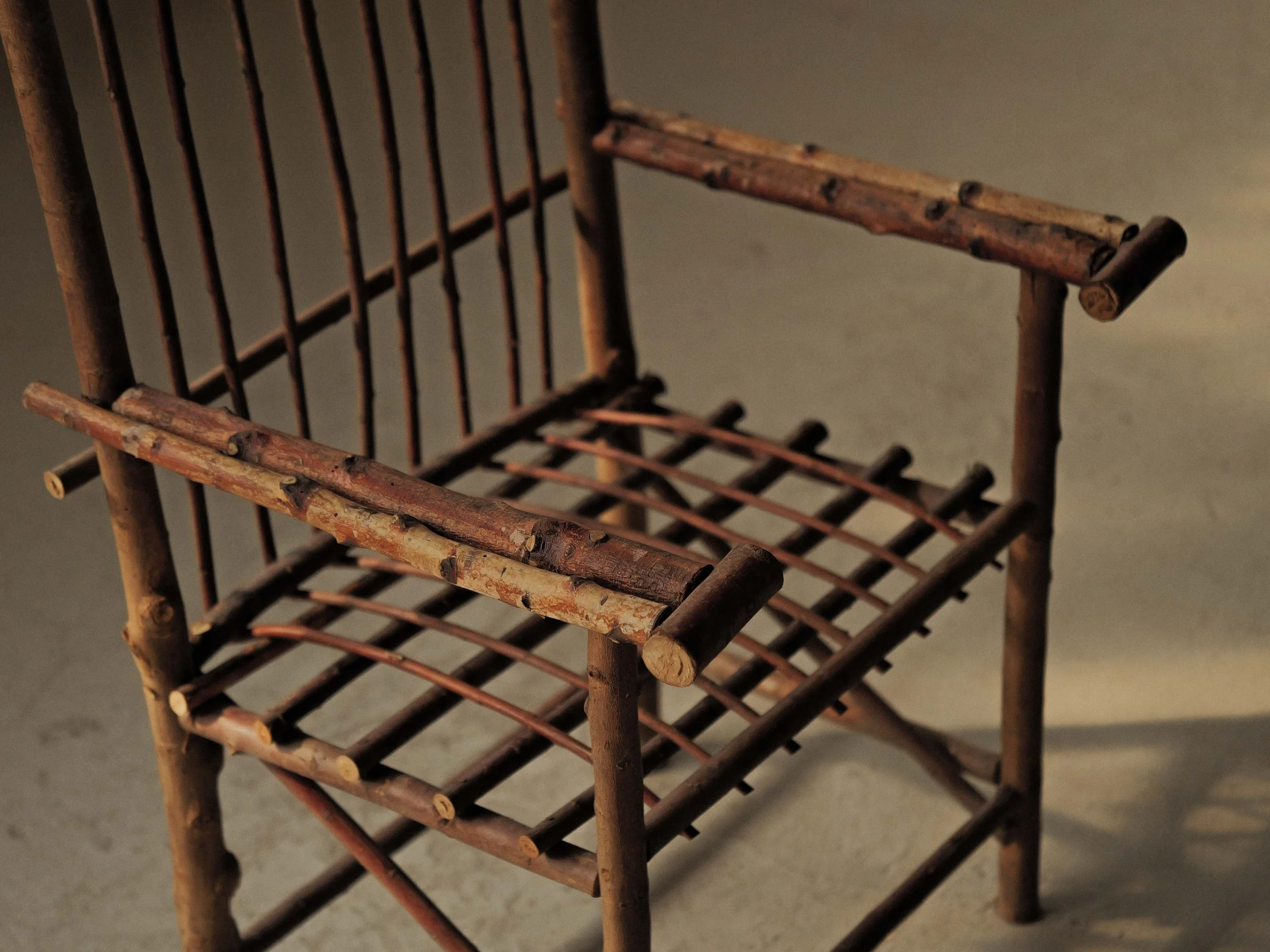 20260908A3-Fauteuil-naif-en-branches-de-noisetier-france-vers-1950-7.jpg
