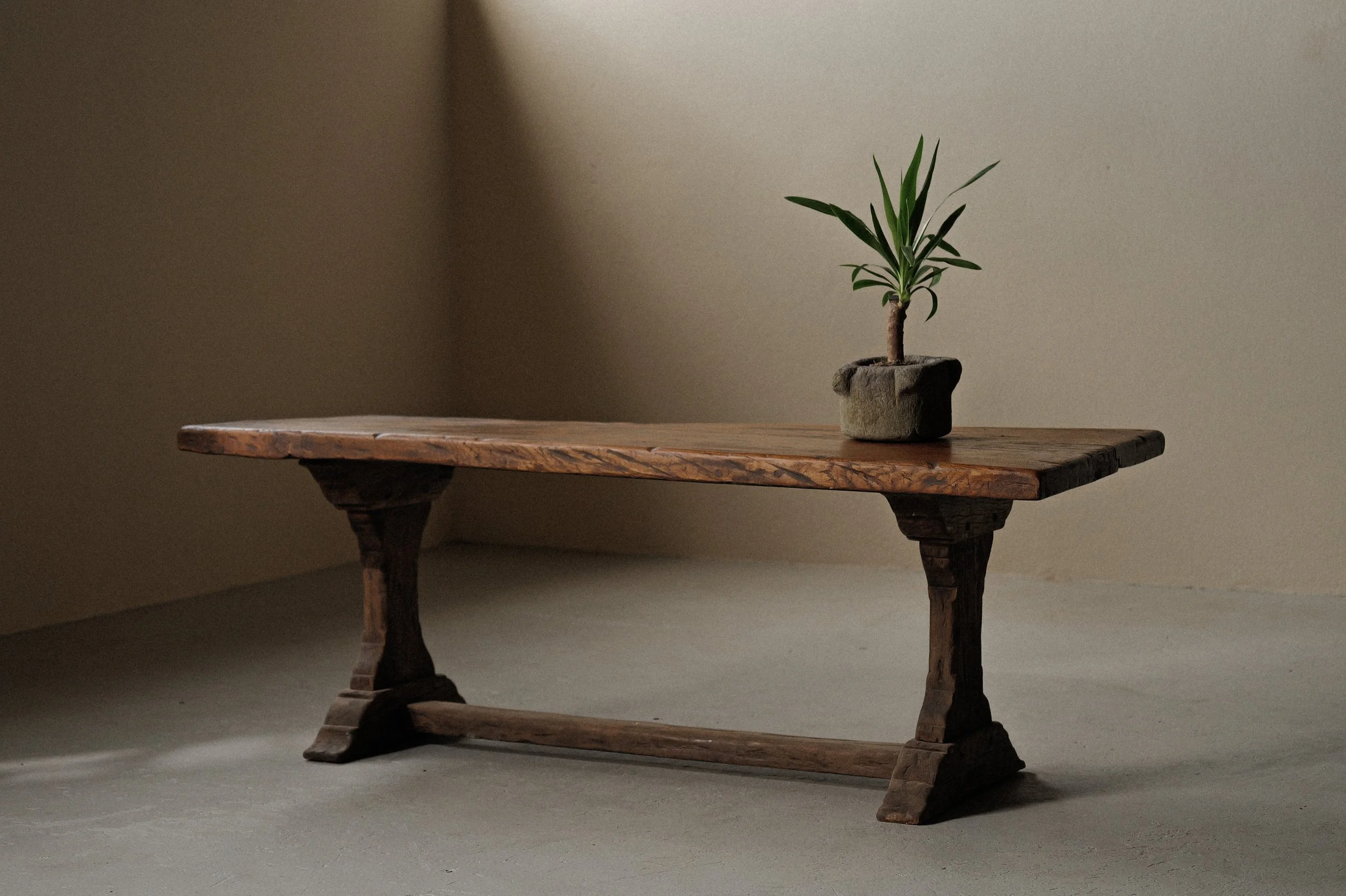 Table de monastère, France, 1900