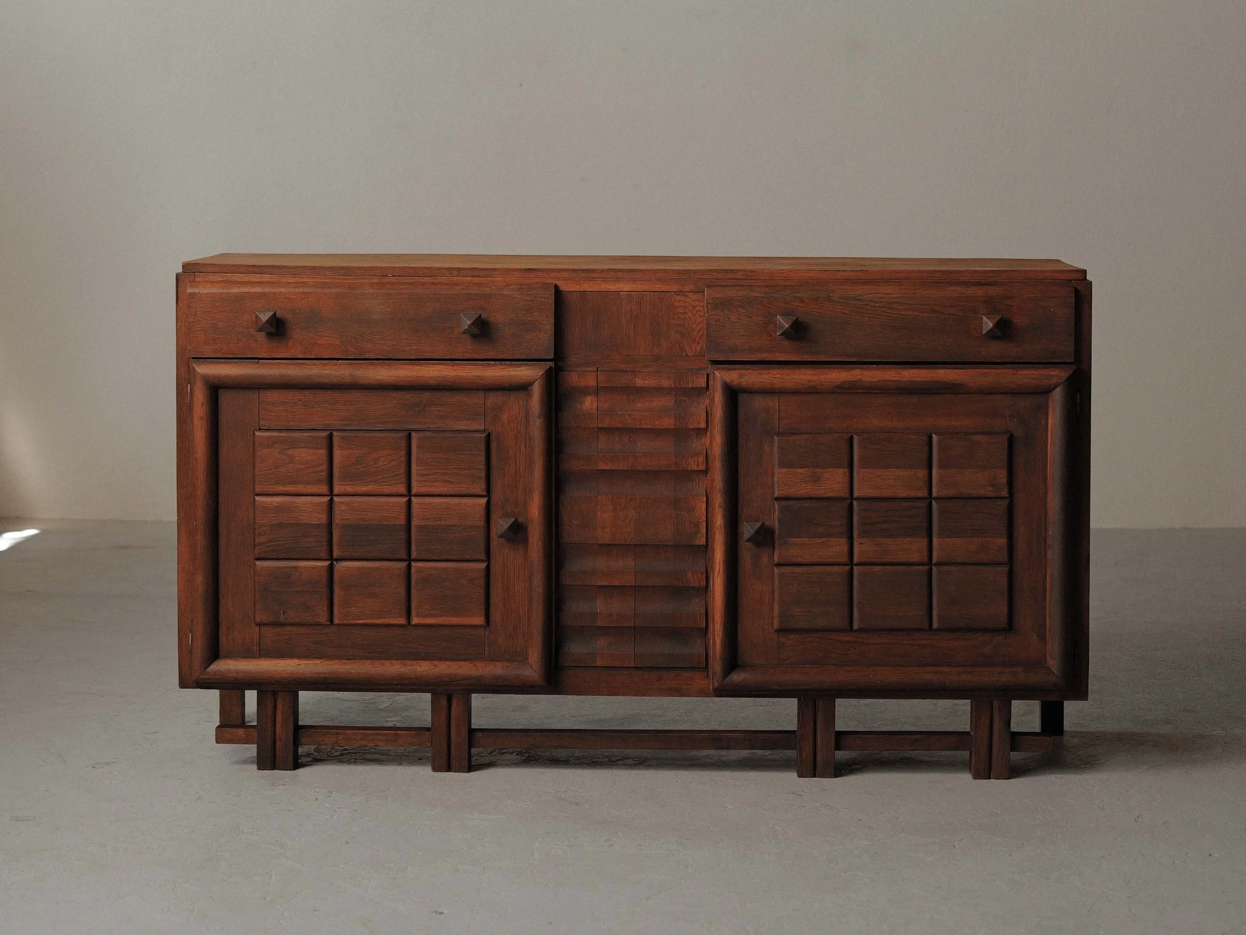 20260623M2-Buffet-art-deco-moderniste-chene-massif-et-placage-de-chene-france-vers-1940-2.jpg