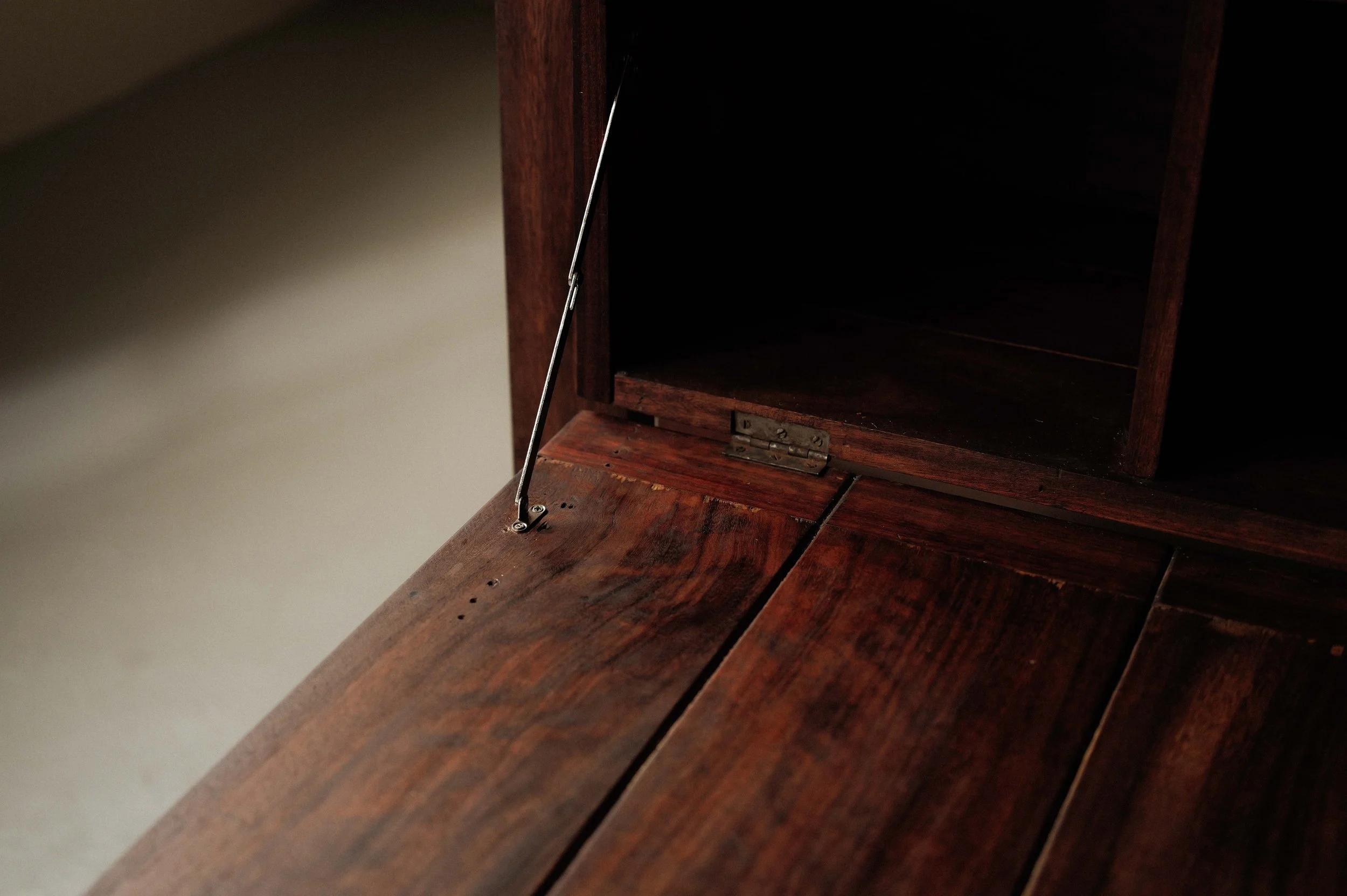 20250310M-secretaire-travail-d-architecte-bois-massif-circa-1980-16.jpg