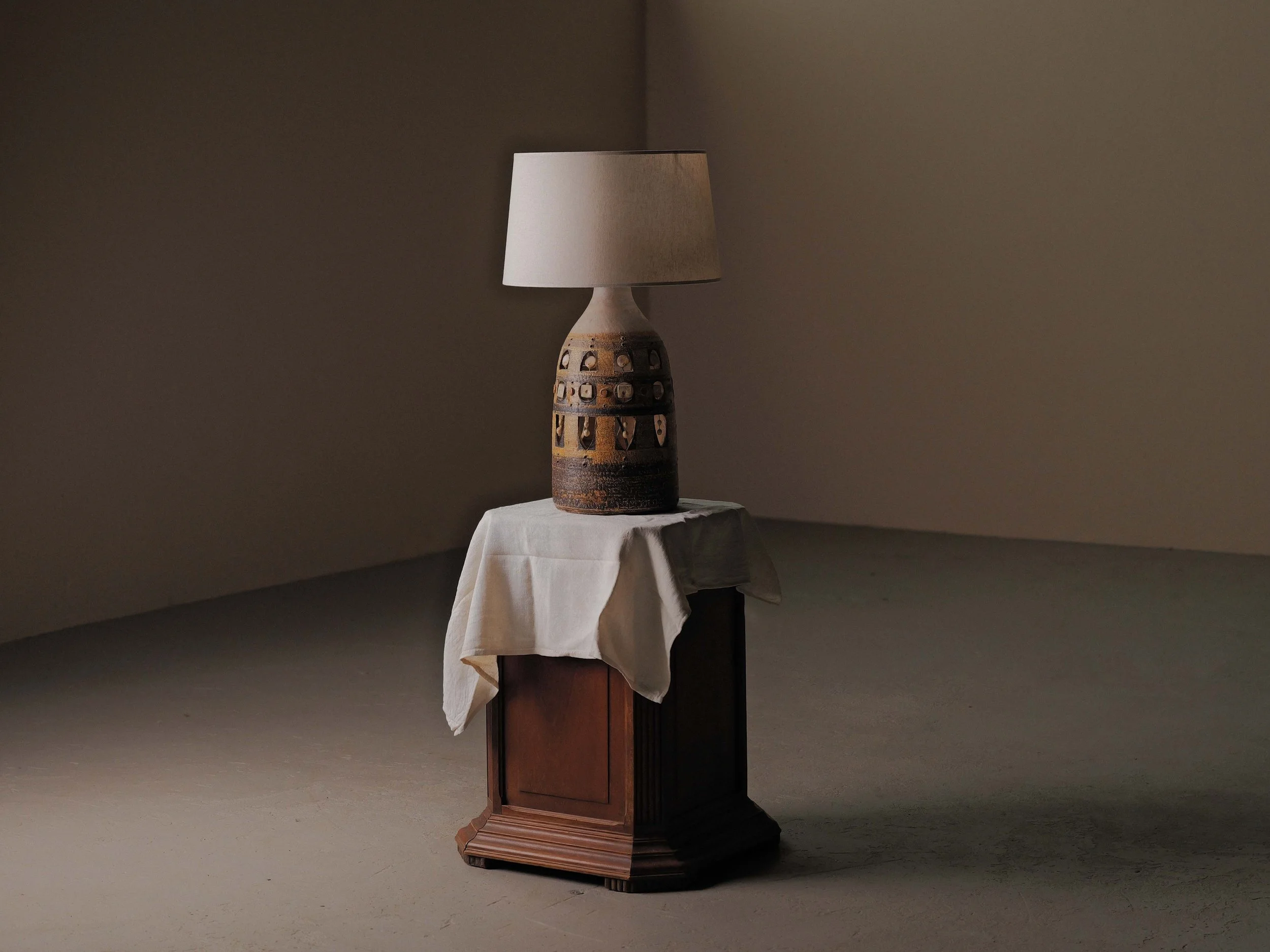 20260429L-lampe-de-table-a-double-eclairage-en-ceramique-emaillee-par-George-Pelletier-vers-1970-3.jpg