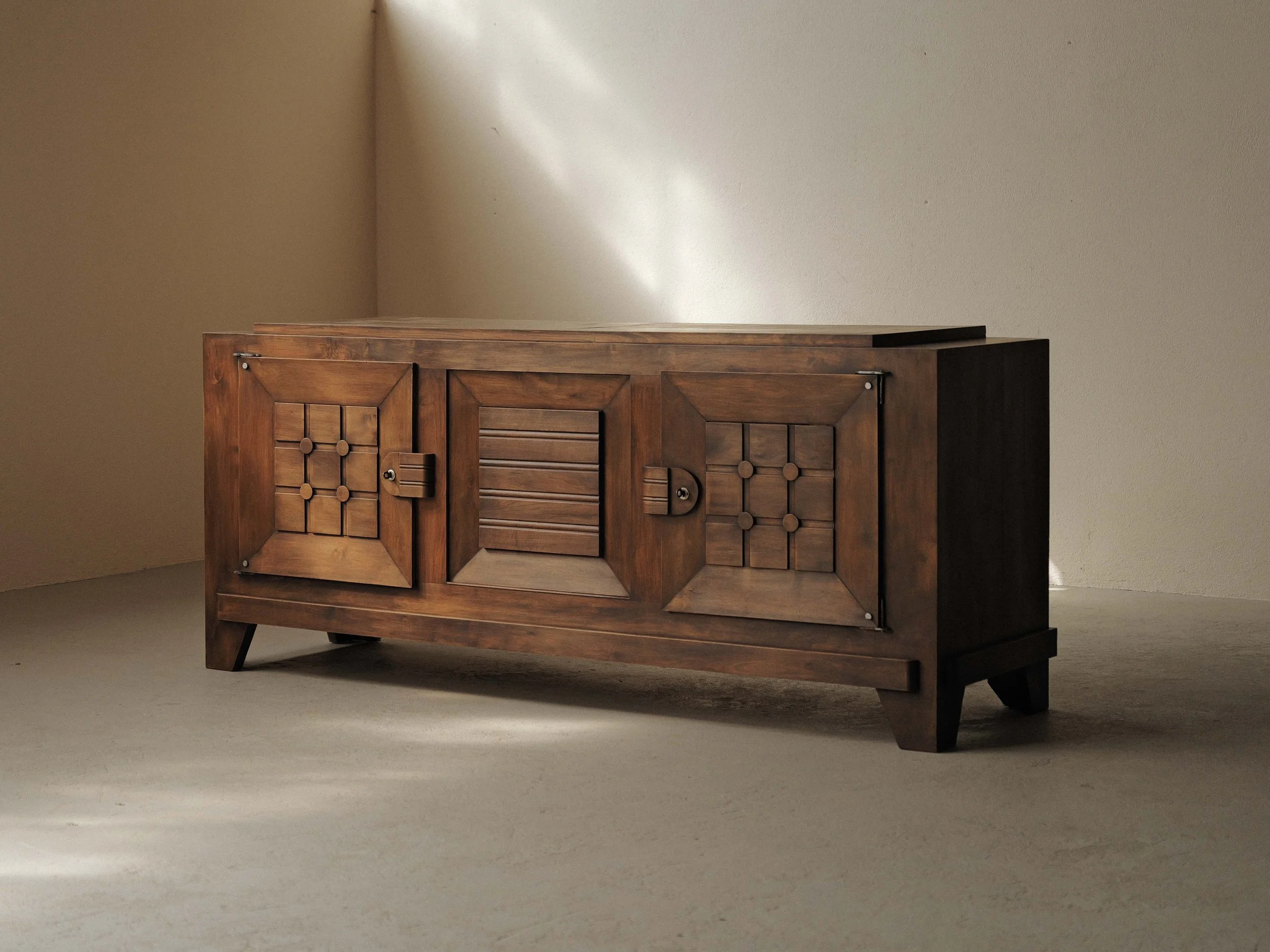 20260805M1-Buffet-en-bois-par-Charles-Dudouyt-edition-la-gentilhommiere-Circa-1940-2.jpg