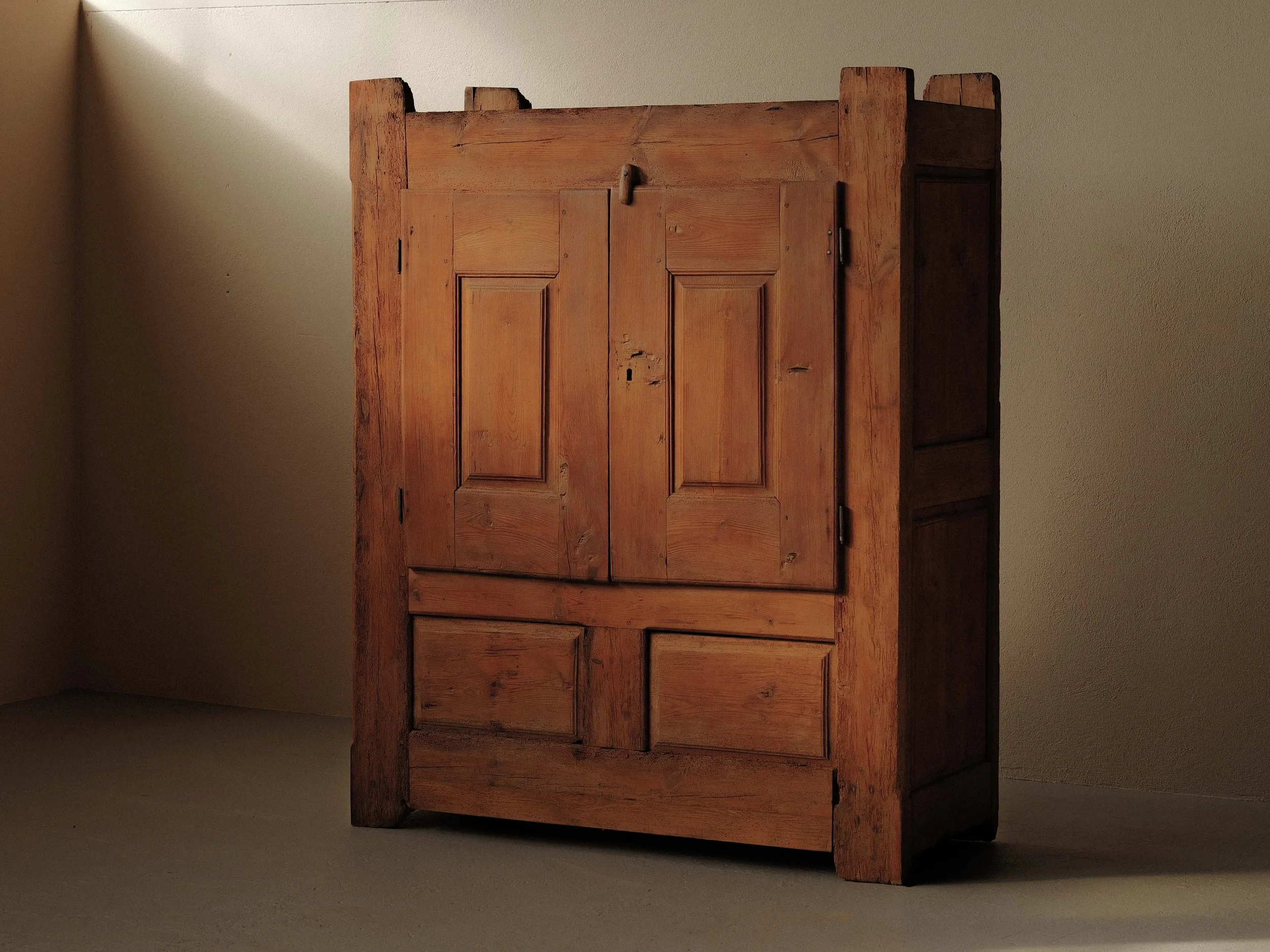 Meuble deux portes, travail populaire, Lozère, XIXᵉ siècle