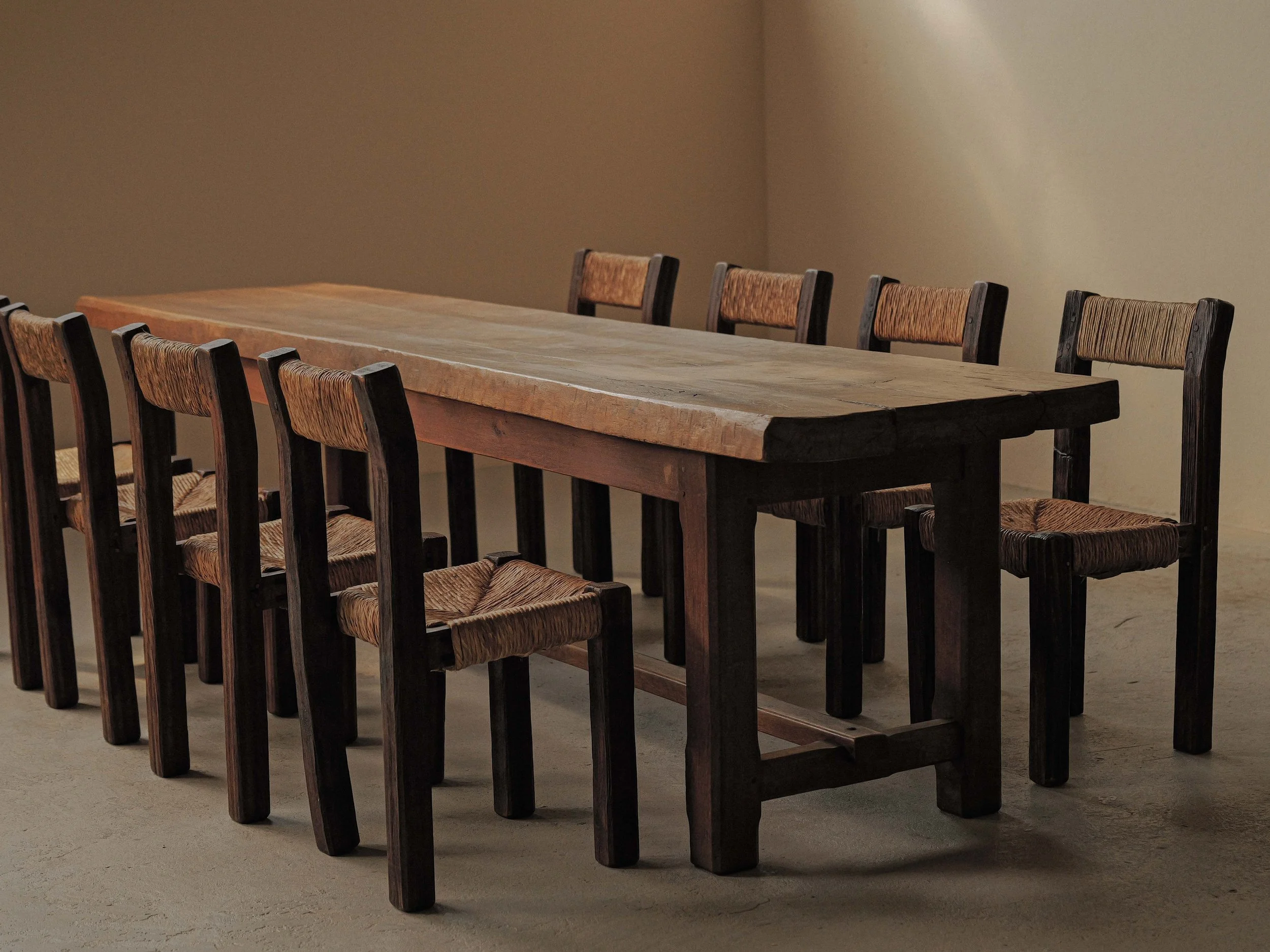 20260723T-Grande-table-artisanale-structure-en-chene-plateau-en-Orme-France-18.jpg