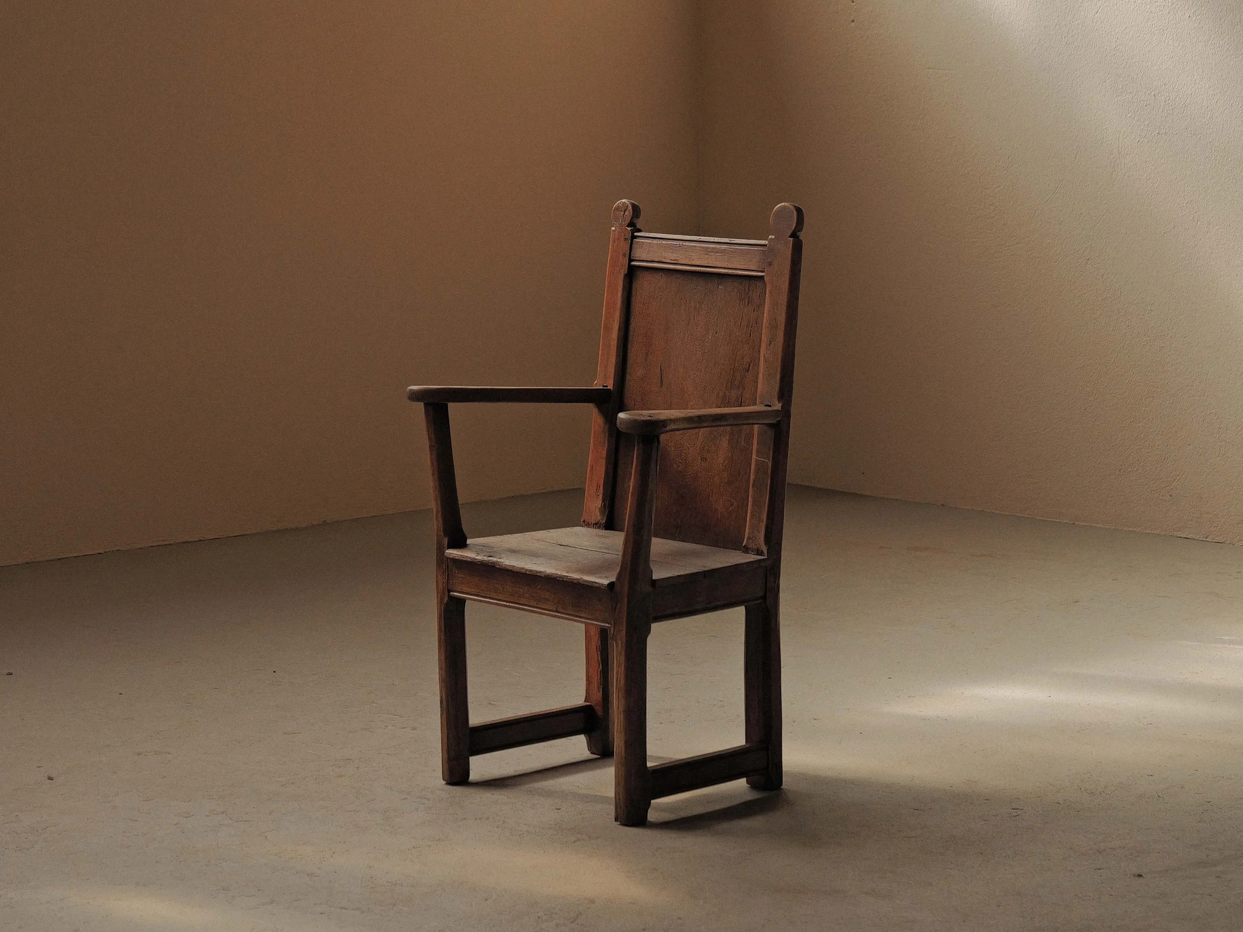 20260922A-fauteuil-rustique-en-chene-massif-travail-populaire-francais-19eme-siecle-3.jpg