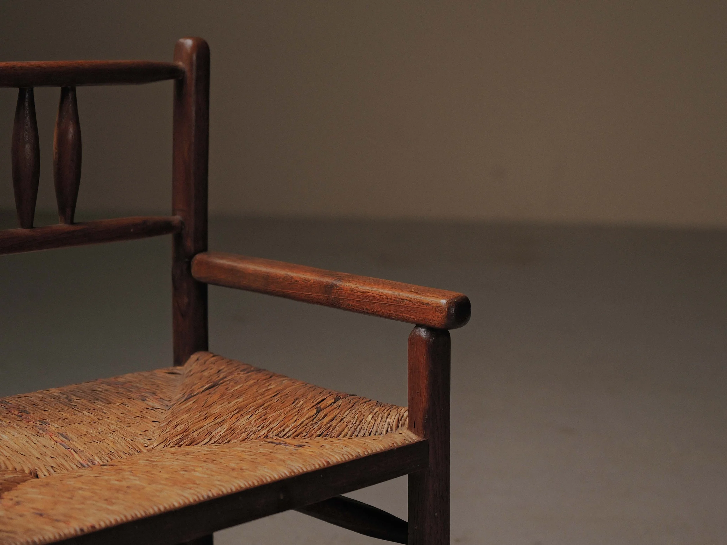 20260421A2-Fauteuil-bois-massif-paille-Vers-1950-8.jpg