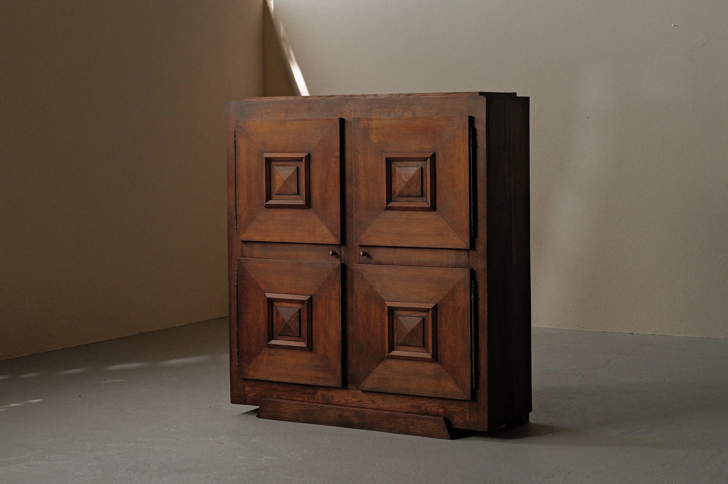 🔴 Buffet Art-Déco à deux portes, circa 1940