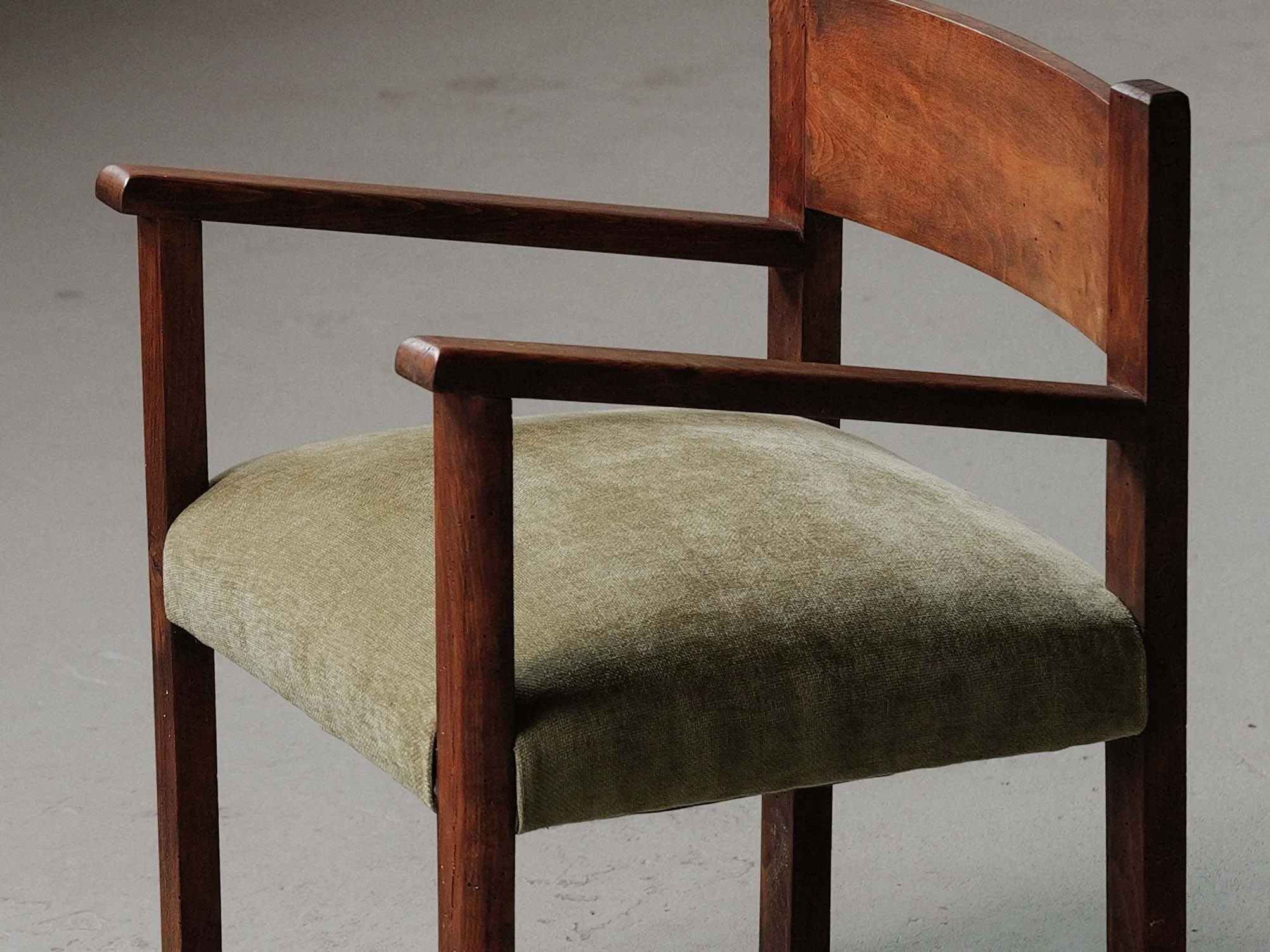 20260421A3-fauteuil-moderniste-bois-massif-et-tissu-france-vers-1950-5.jpg